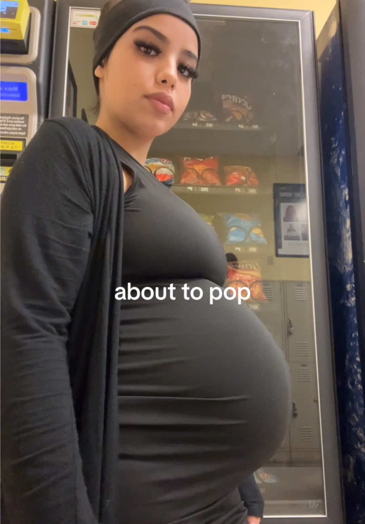 #pregnantbellybutton #pregnantbellybump#preggo #pregnantbelly #pregnantbellyrub #pregnantbellydancer #pregnant #pregnantteen #teenpregnancy #teenpregnant #teenmom #mom #foryou #viral #mother #39weeks #39weekspregnant #belly 