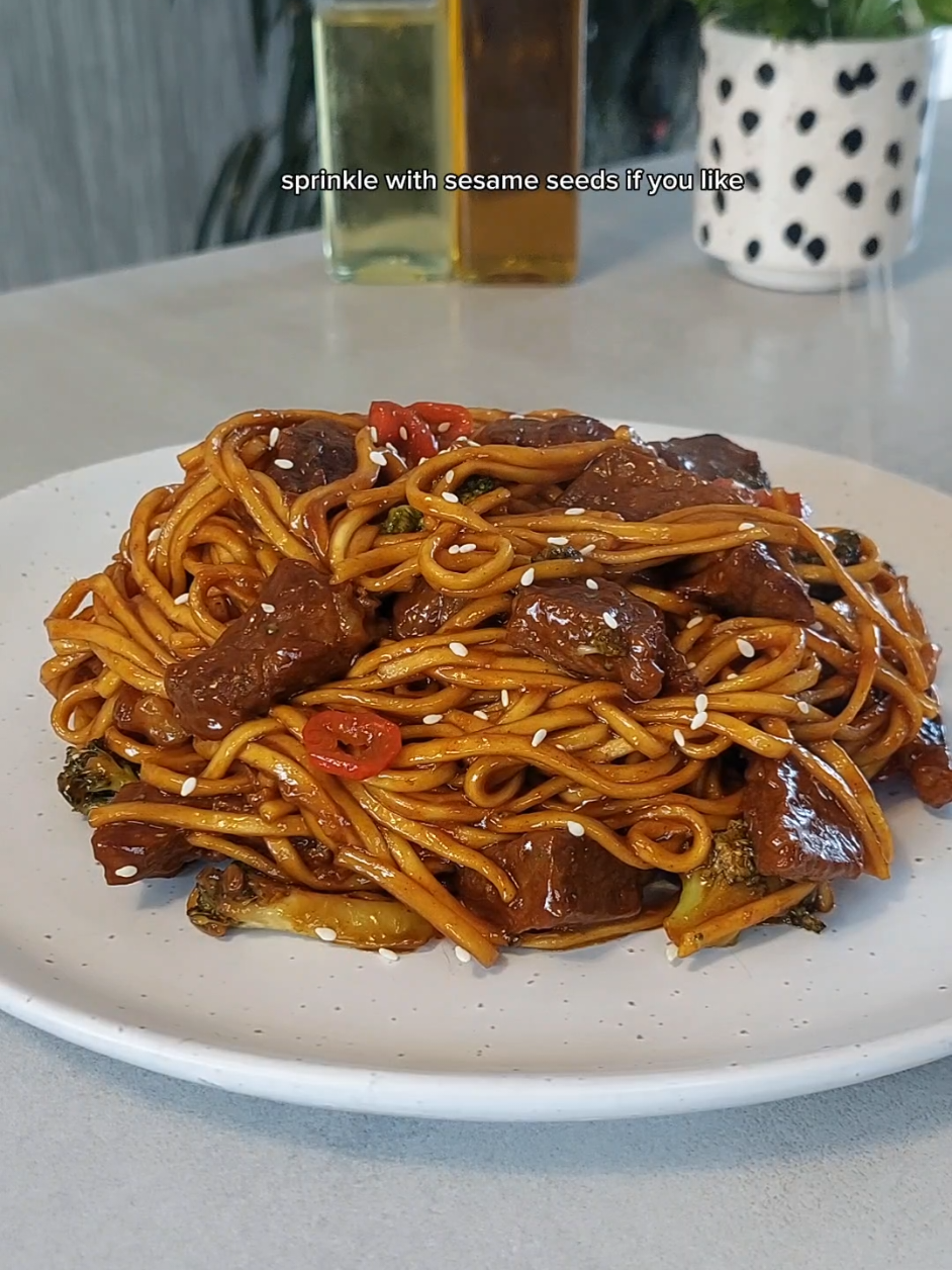 These Teriyaki Beef Noodles were absolutely delicious! 😋 It's incredibly simple to make and ready in just 20 minutes. You can find all my step-by-step written recipes on my website at barbhomekitchen.com. Link in bio!#noodles #beefnoodles #simplelunchideas #foodies #delicious #EasyRecipe #asmrsounds 