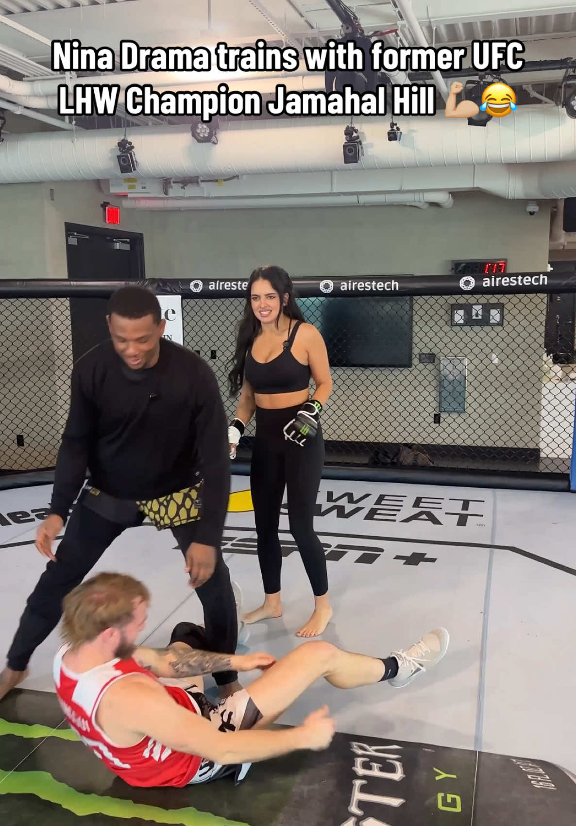 Nina Drama trains with former UFC Champion Jamahal Hill ahead of his fight vs Jiri Prochazka #UFC #jamahalhill #jiriprochazka #mma #ninadrama #kickboxing #boxing #muaythai #muaythaifighter #muaythaifighter #taekwondo #jiujitsu #brazilianjiujitsu #jiujitsugrappling #jiujitsulifestyle #wrestling #wrestlingtiktok #wrestlingtok #fit #Fitness #grappling #karate