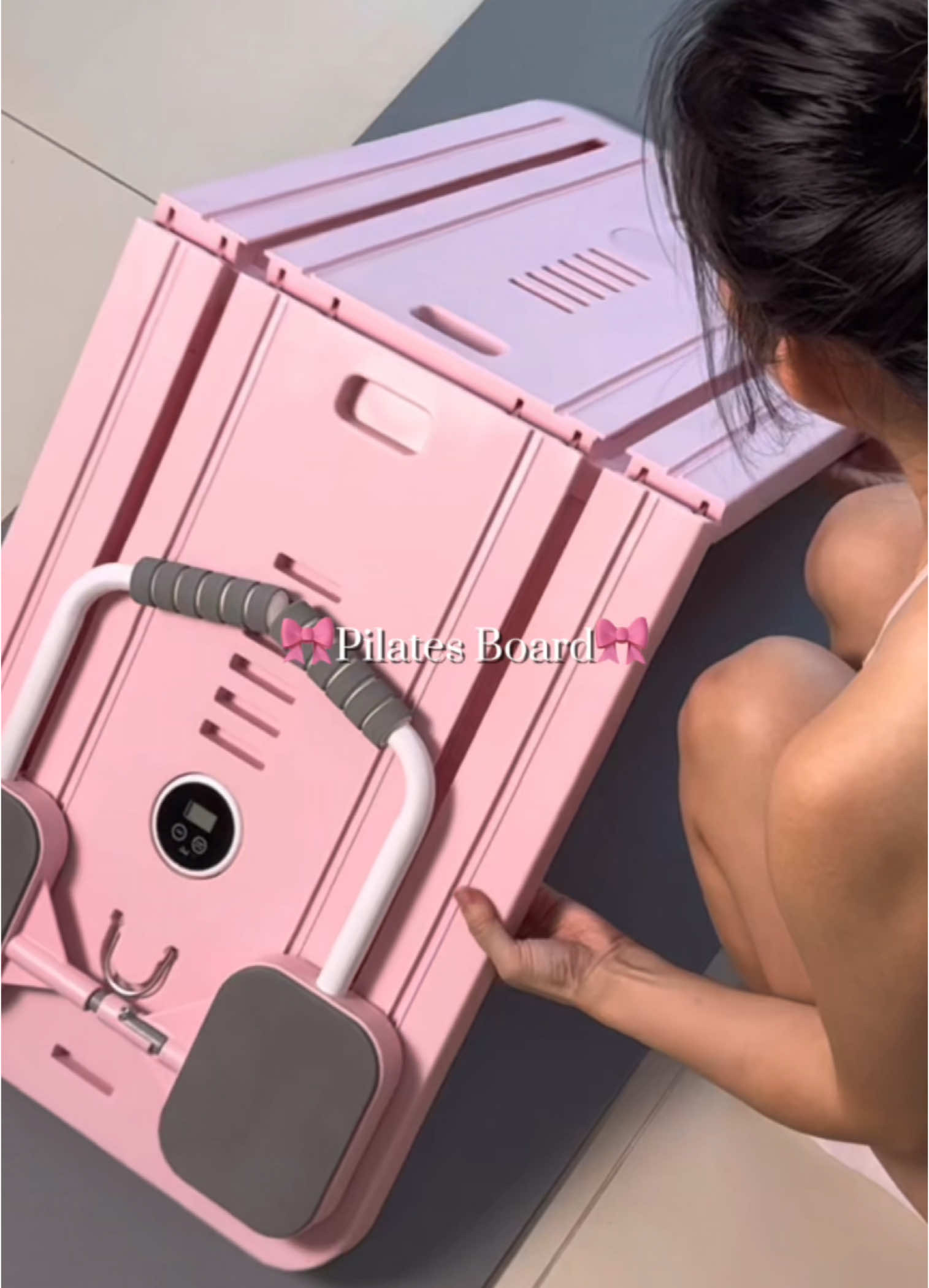 Best purchase ever💗 #pilates #abs #absworkout #pilatesworkout #reformerpilates #pilatesboard #homegym #motivation #girlythings #girls #weightloss #core #pinkpilatesprincess #healthylifestyle #morningmotivation #productive 