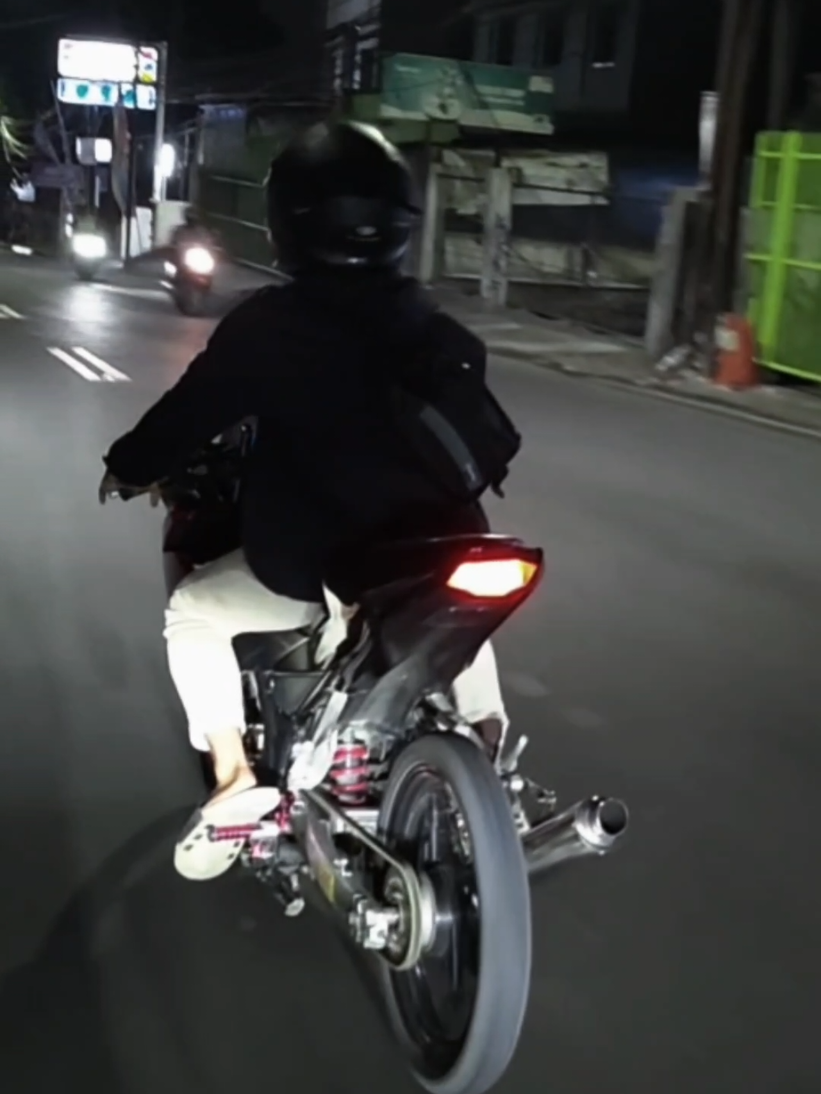 Eakkk #viraltiktok #selebbanjarnegara #cbr150r #xybca #bogor #cbrredblack #cinematic #usercbr #CapCut 