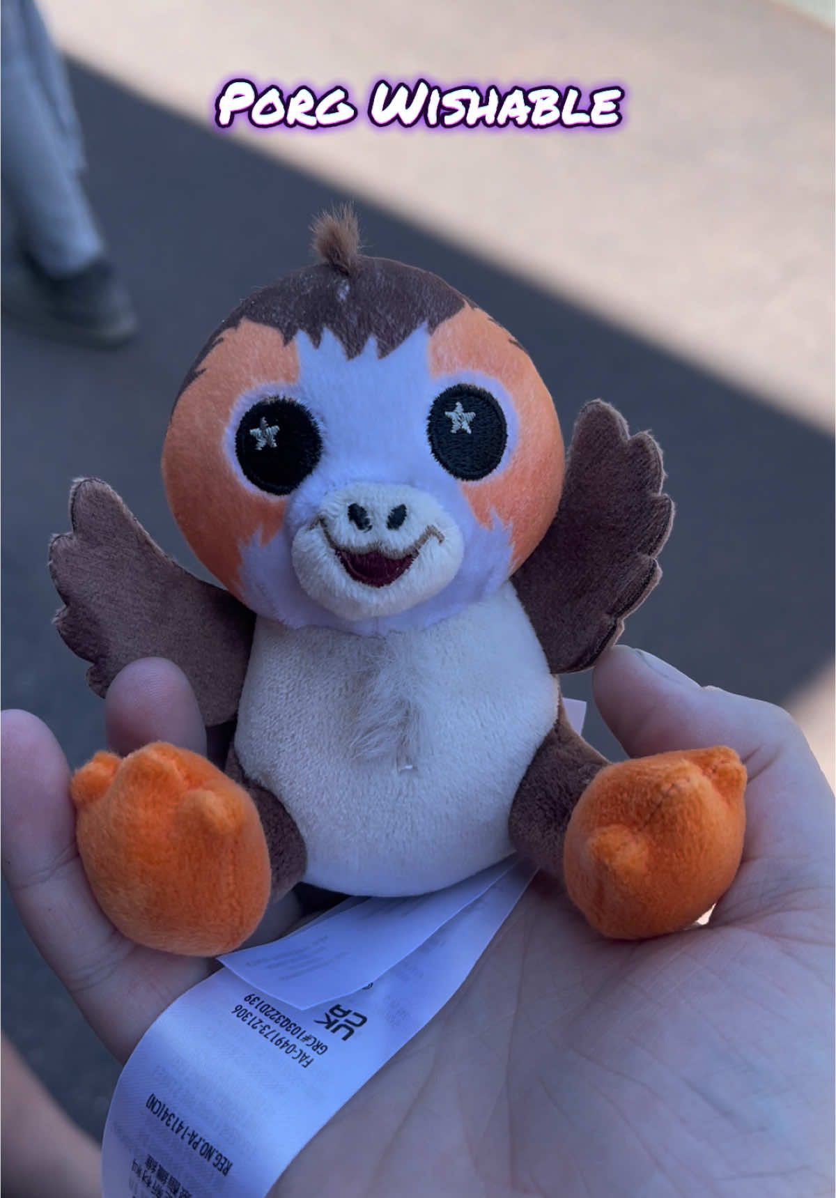 So small, so cute @Star Wars @Disney Parks #starwars #starwarsgirl #starwarstiktok #starwarscollection #starwarscollector #collection #porg #porgs #wishable #disneyparks #blindbag #thelastjedi 