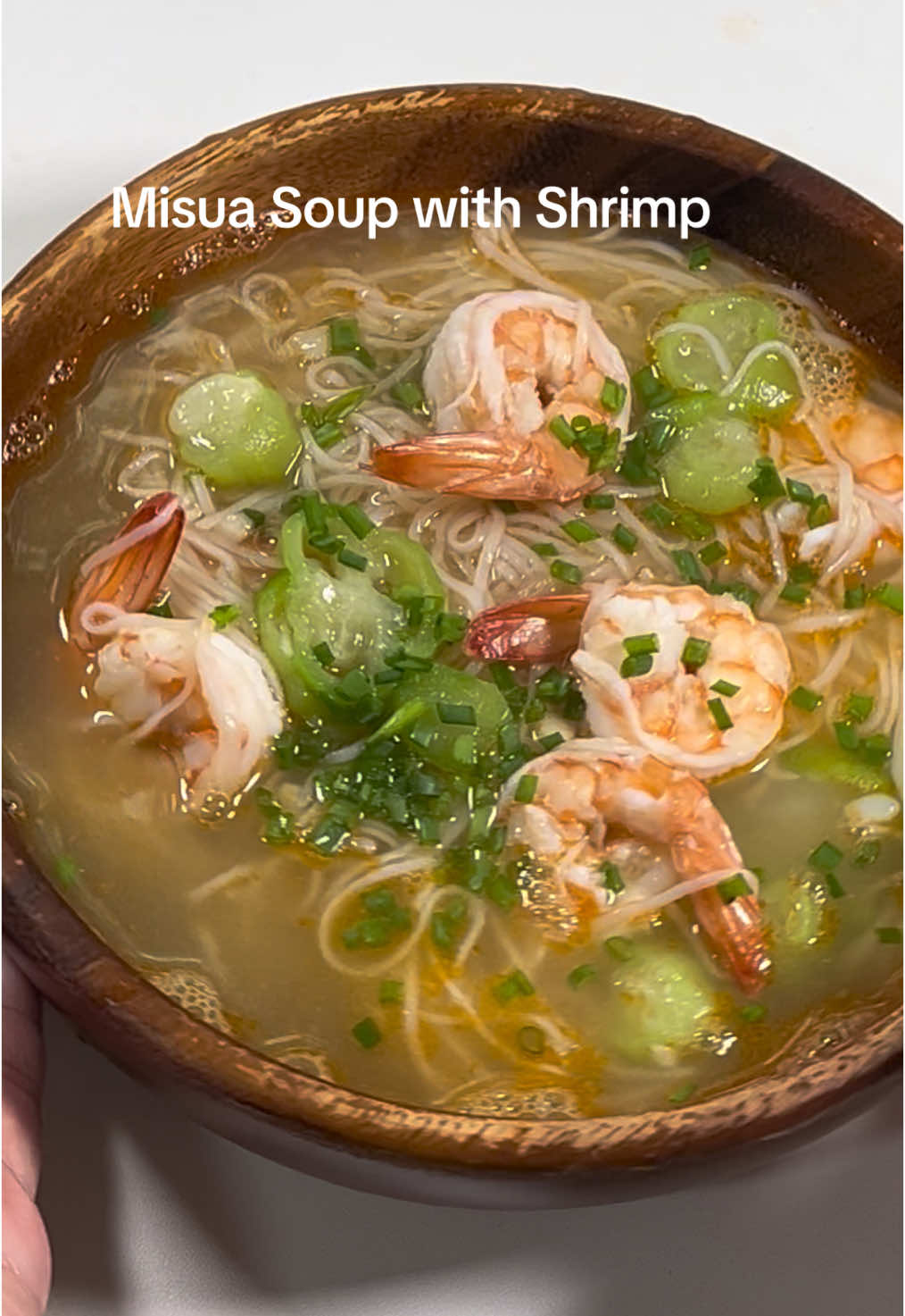 This misua soup with shrimp is perfect for rainy, cold weather. Comforting and delicious! Ingredients: 250g shrimp, peeled and deveined 200g misua noodles ( thin wheat noodles) 3 cloves garlic, minced 1 medium onion, sliced 1 patola ( sponge gourd), sliced 6 cups water Salt and pepper to taste 2 tbsp cooking oil Chopped green onions for garnish Directions: -Heat oil in a pot over medium heat. -Add the shrimp and cook until pink. Remove and set aside. -In the same pot, add garlic and saute until fragrant, then add the onion and cook until softened. -Add the shrimp heads, cook until they turn pink, and squeeze each head to release the juices. Season with black pepper -Add the water and let it simmer. -Add the patola and simmer until tender. Season with salt. -Add the misua noodles and cook for 2-3 minutes. -Return the shrimp to the pot and add some green onions. -Laddle the soup in a bowl and garnish with green onions. -Serve with rice. #misuasoup #filipinosoup #filipinofood #souprecipe #misua #FoodTok #fyp #foryou #foryoupage 