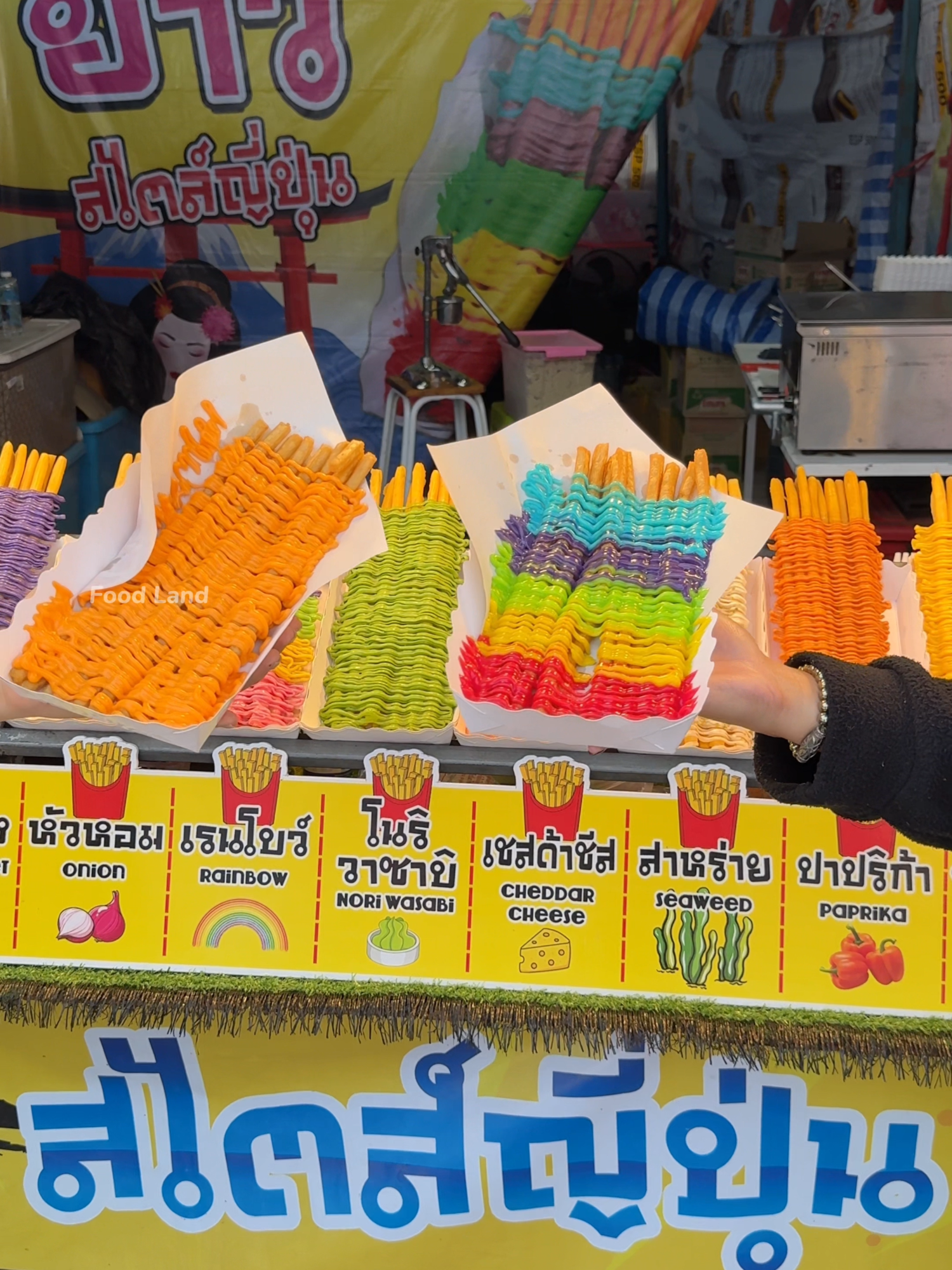 Very long and delicious looking french fries. . Shop name: เฟรนฟรายยาว 📍Location: Chiang Mai Winter Festival, Chiang Mai, Thailand ⏰ January 5–19, 2025 #asmr #fruit #foodland