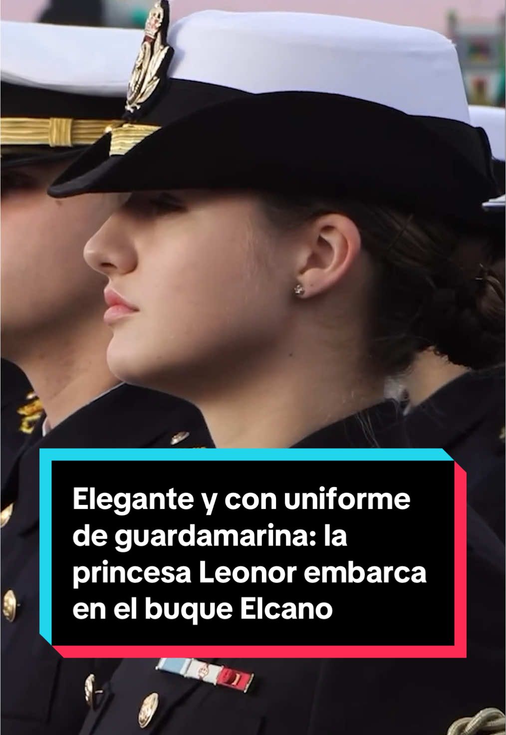 🛳️🇪🇸 Elegante y con uniforme de guardamarina: la princesa Leonor embarca en el buque Elcano antes de zarpar para su vuelta al mundo el 11 de enero    Lo ha hecho acompañada del resto de guardiamarinas de tercero que integran la tripulación en el buque escuela #leonor #princesa #casareal #españa #reyes #buque #marina #guardamarina #uniforme #cadiz 