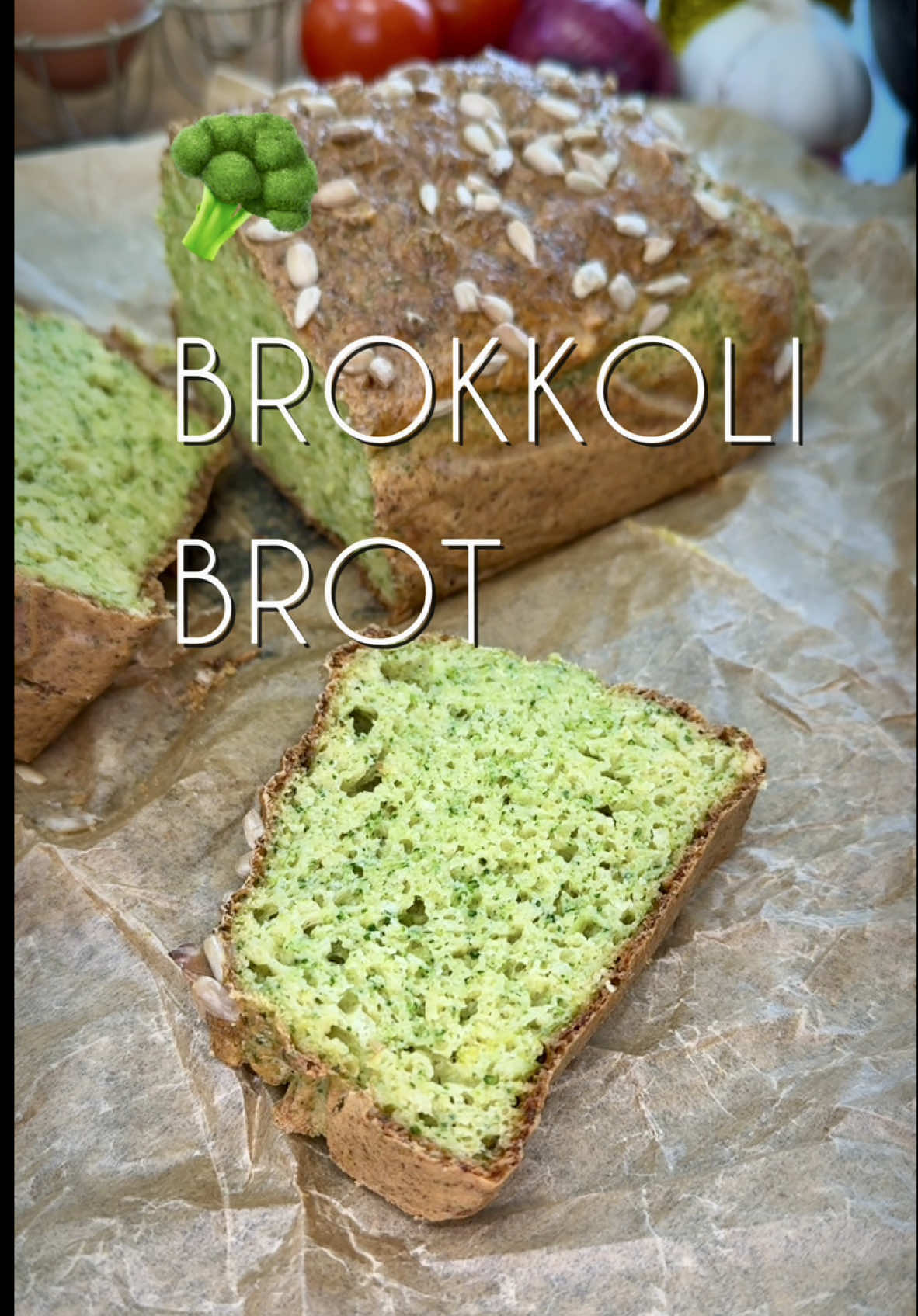 Brokkoli Brot 🥦, 275 g Brokkoli (davon nur die Röschen verwenden) 3 Eier 150 g Dinkelmehl 2 TL Backpulver 1/2 TL Salz Optional Körner oder Samen Die Brokkoliröschen klein raspeln und in eine Schüssel geben. Nun die anderen Zutaten dazu geben und alles gut miteinander vermengen. Den Teig in eine kleine Kastenform geben und mit ein paar Körnern bestreuen. Für ca. 35-40 Minuten auf der untersten Schiene im vorgeheizten Ofen bei 200 Grad Celsius Umluft backen. Nach dem backen das Brot etwas auskühlen lassen, in Scheiben schneiden und nach Belieben belegen. Lass es dir schmecken! #lowcarb#lowcarbrezepte #veggiefood#Rezepte#tiktokfood #gesunderezepte##gesundessen#food#cleaneating #foryou#fyp