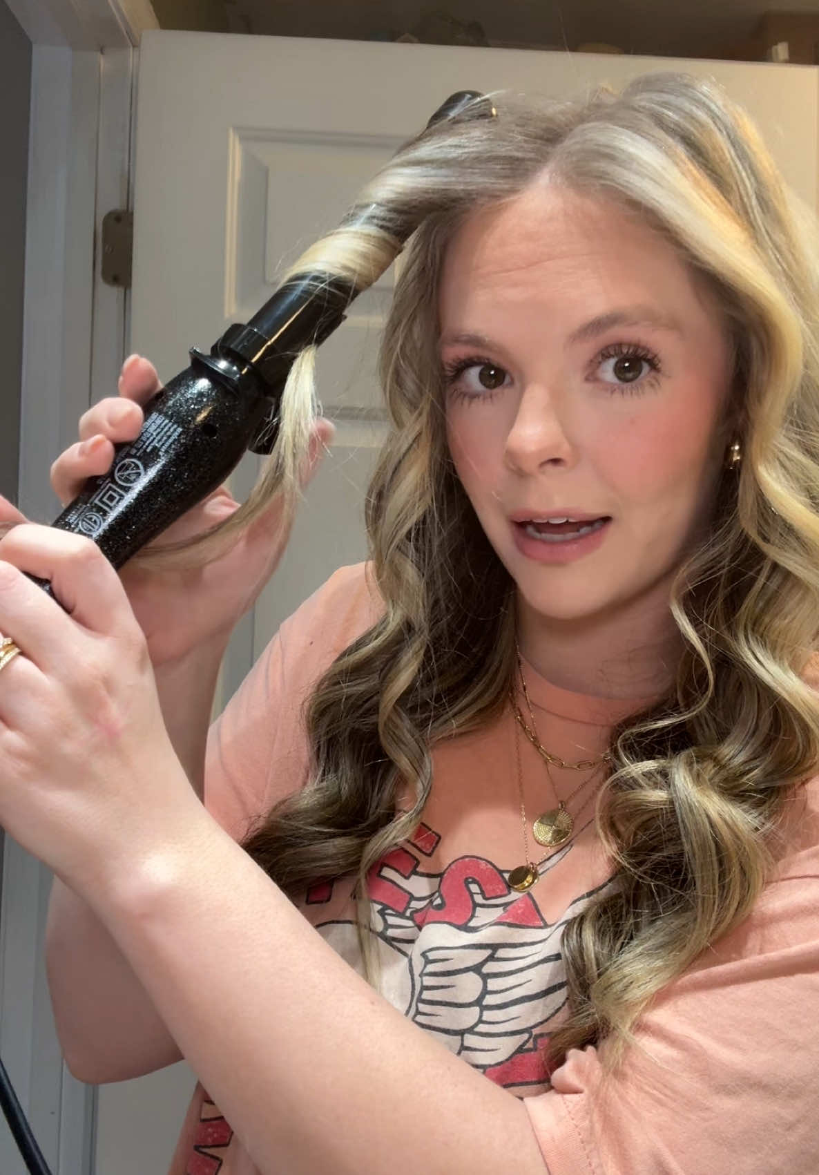 Replying to @jonnaparron new beachwaver code! Be like Jonna and get an awesome deal on yours 😊 @thebeachwaver #thebeachwaver #beachwaver #beachwavercurls #beachwaves #beachwavertutorial #curlingiron #rotatingcurlingiron #hairtutorial #TikTokShop #tiktokshopcreatorpicks #tts 