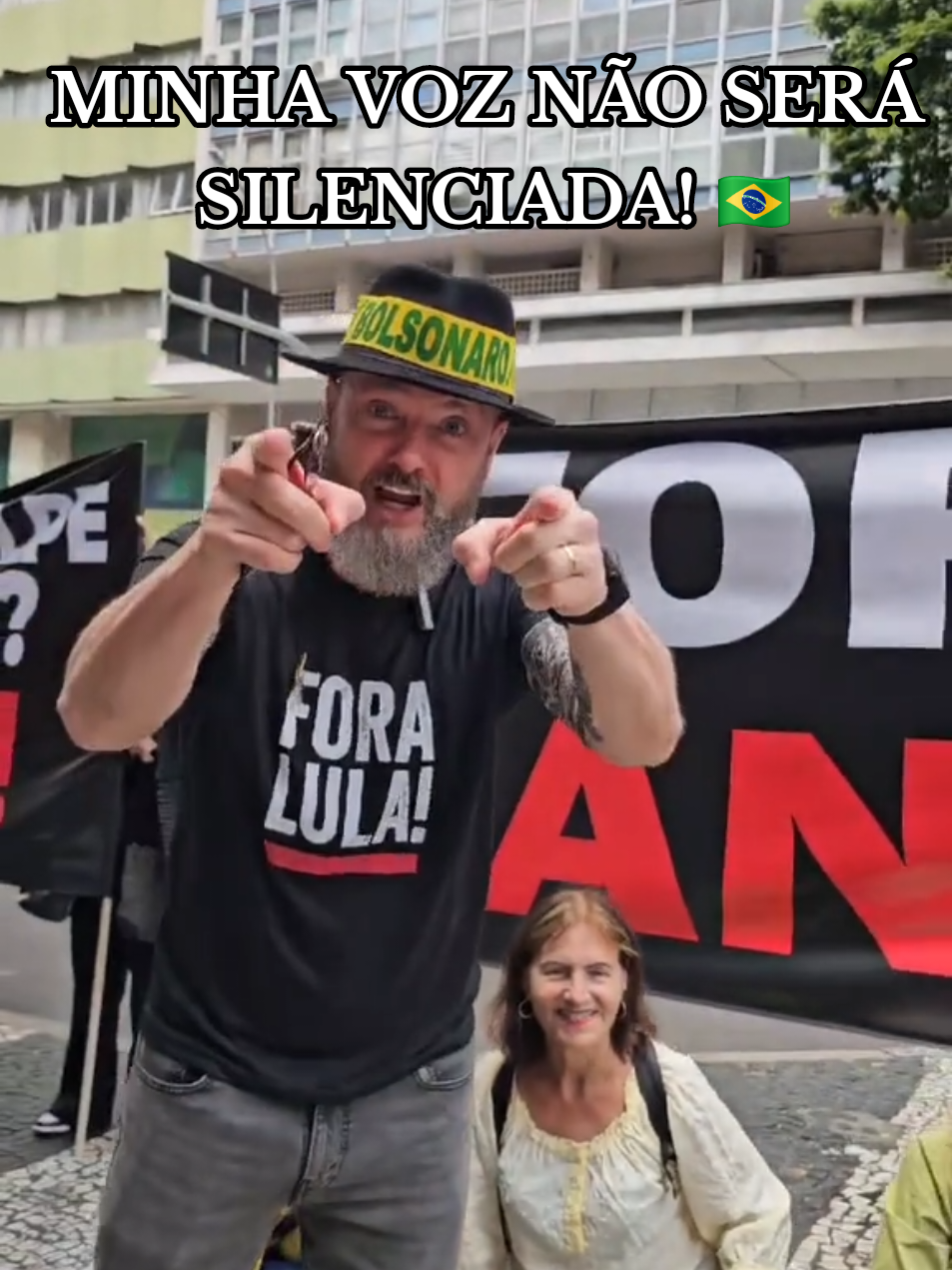 Manifestar é um direito garantido pela Constituição, e não crime! @Delegada Tathiana Guzella  . . . . . #brasil #curitiba #8dejaneiro #direita 