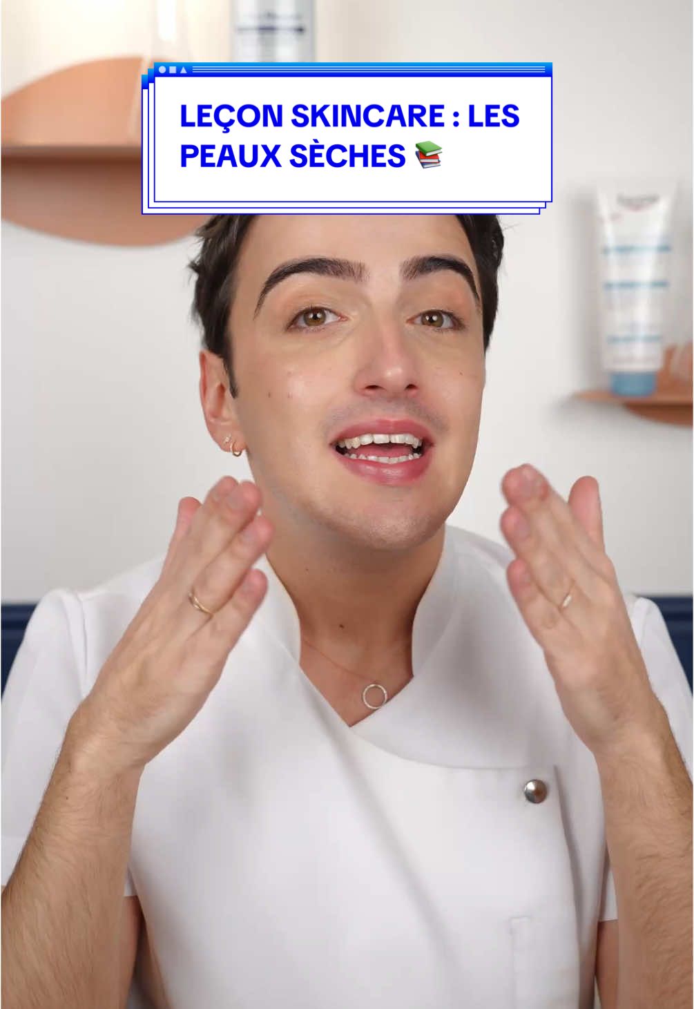 Leçon Skincare : Les peaux sèches 🧑‍🏫📚 (Publicite) Il existe deux types de peau sèche et donc deux solutions proposées par Eucerin qui répond à toutes les problématiques de peau ! ❤️ Pour la peau sèche sans rougeur, elle a besoin d’être hydratée avec l’émollient UreaRepair d’Eucerin 💧Pour la peau sèche avec rougeurs (peau atopique), tu peux l’apaiser avec le baume Atopi Control d’Eucerin 🧴 #SkinCareTips #PeauSèche #ConseilsBeauté #ConfessionsFaceAuMiroir #EucerinCaMarche #Eucerin 