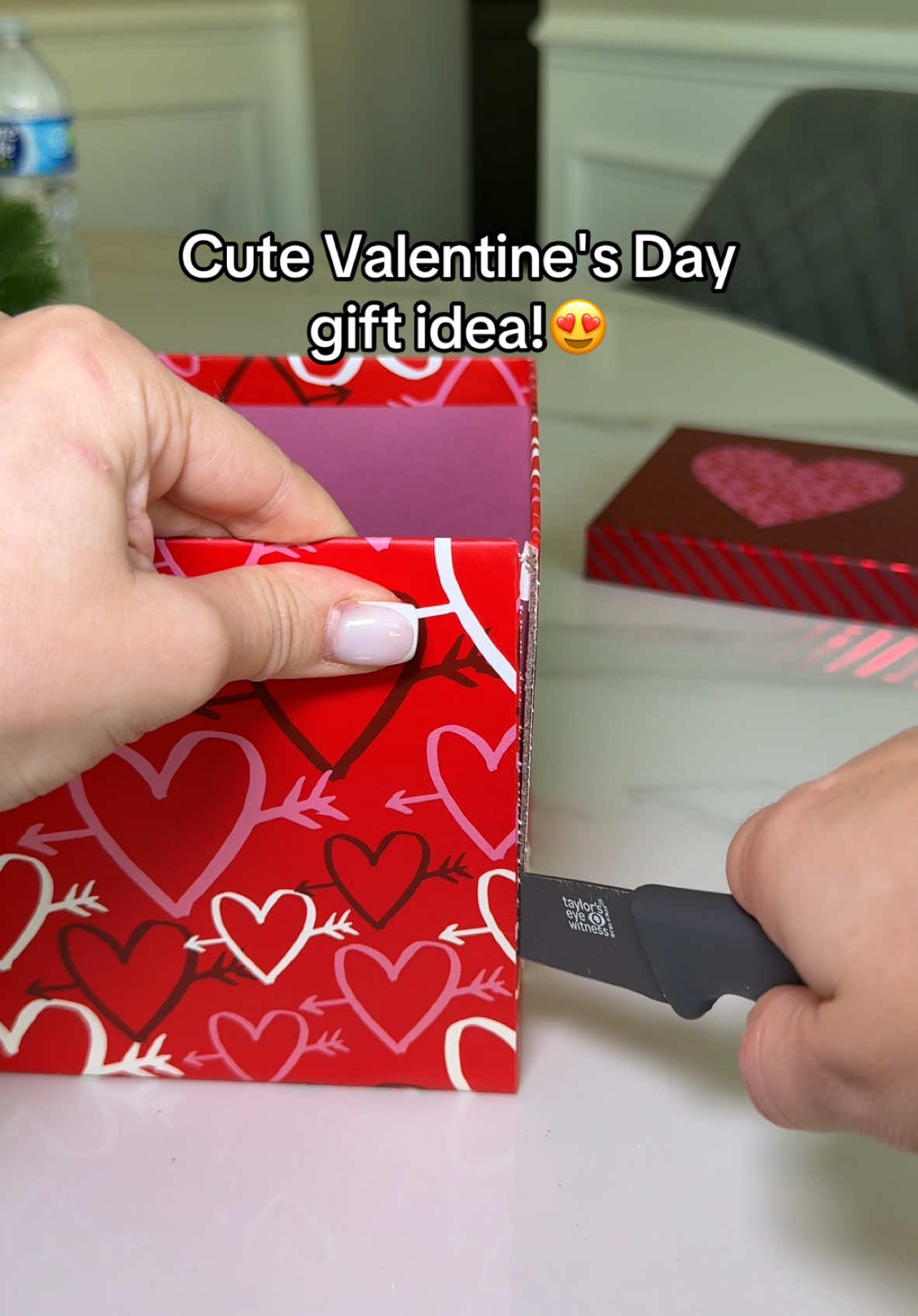 Cute Valentine's Day gift from the Dollar Tree! #ValentinesDay #gift #dollartree #valentinesdaygift #DIY #momlife #tips 