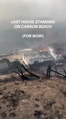 One of the last houses standing on Carbon Beach, for now.  Prayers for California 🙏 #malibu #palisadesfire #pch #carbonbeach #california 