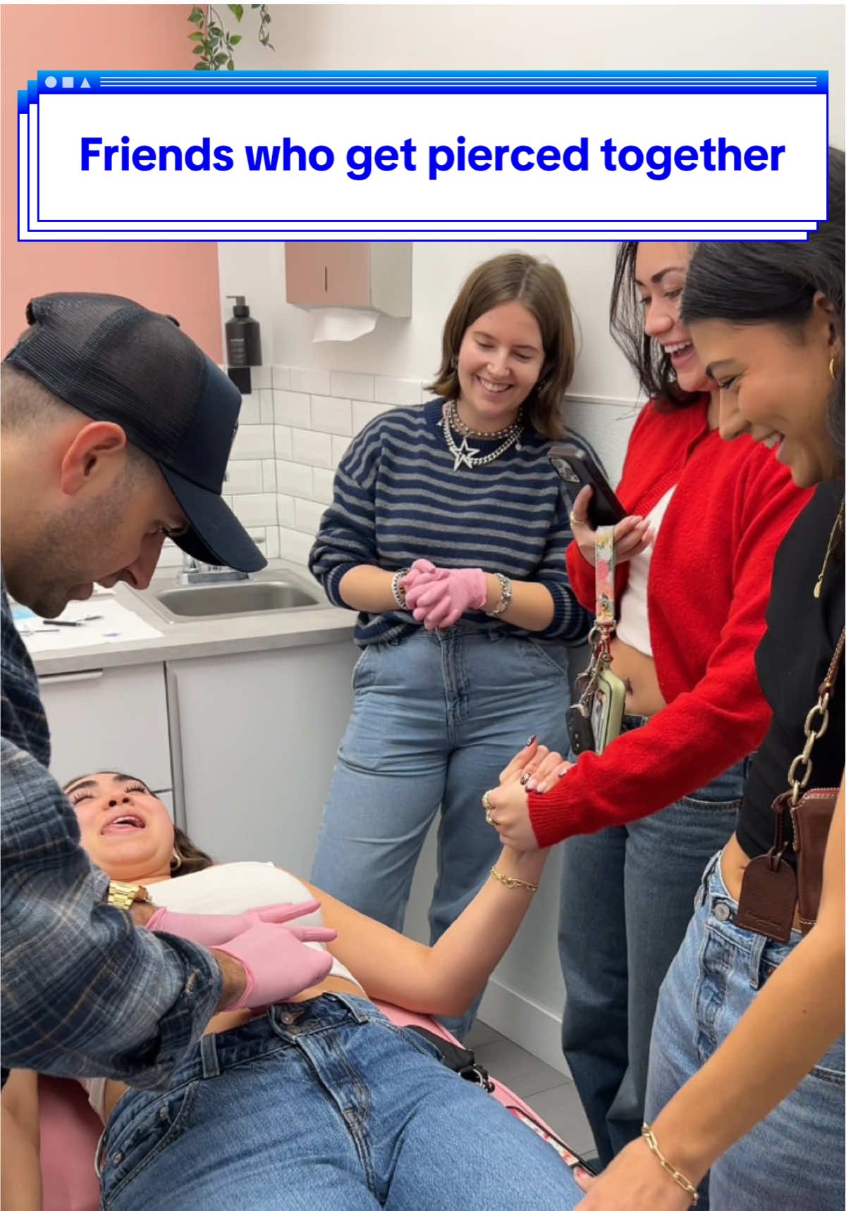 Friends who get pierced together, stay together 🫶🙌✨ #navelpiercing #bellypiercing #piercings #newpiercing #piercing #piercingaddict #piercingstudio #piercinglove 