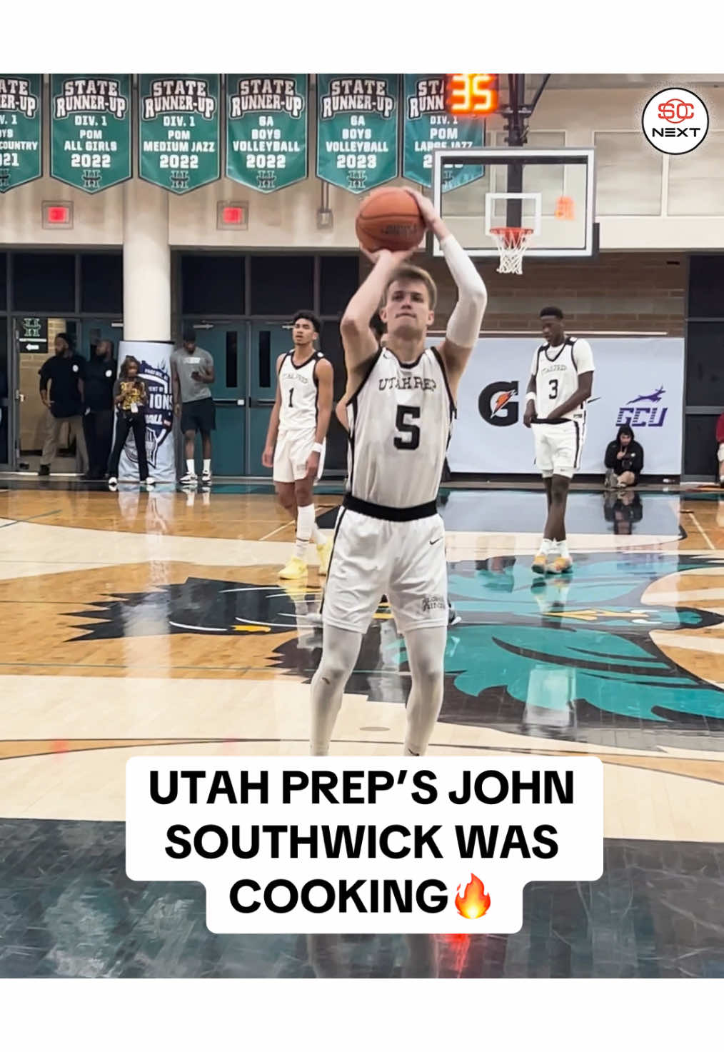 Southwick couldn’t miss at Hoophall West 👀🔥 #basketball #fypシ  He’d finish with 21 points, shooting 50% from beyond the arc.