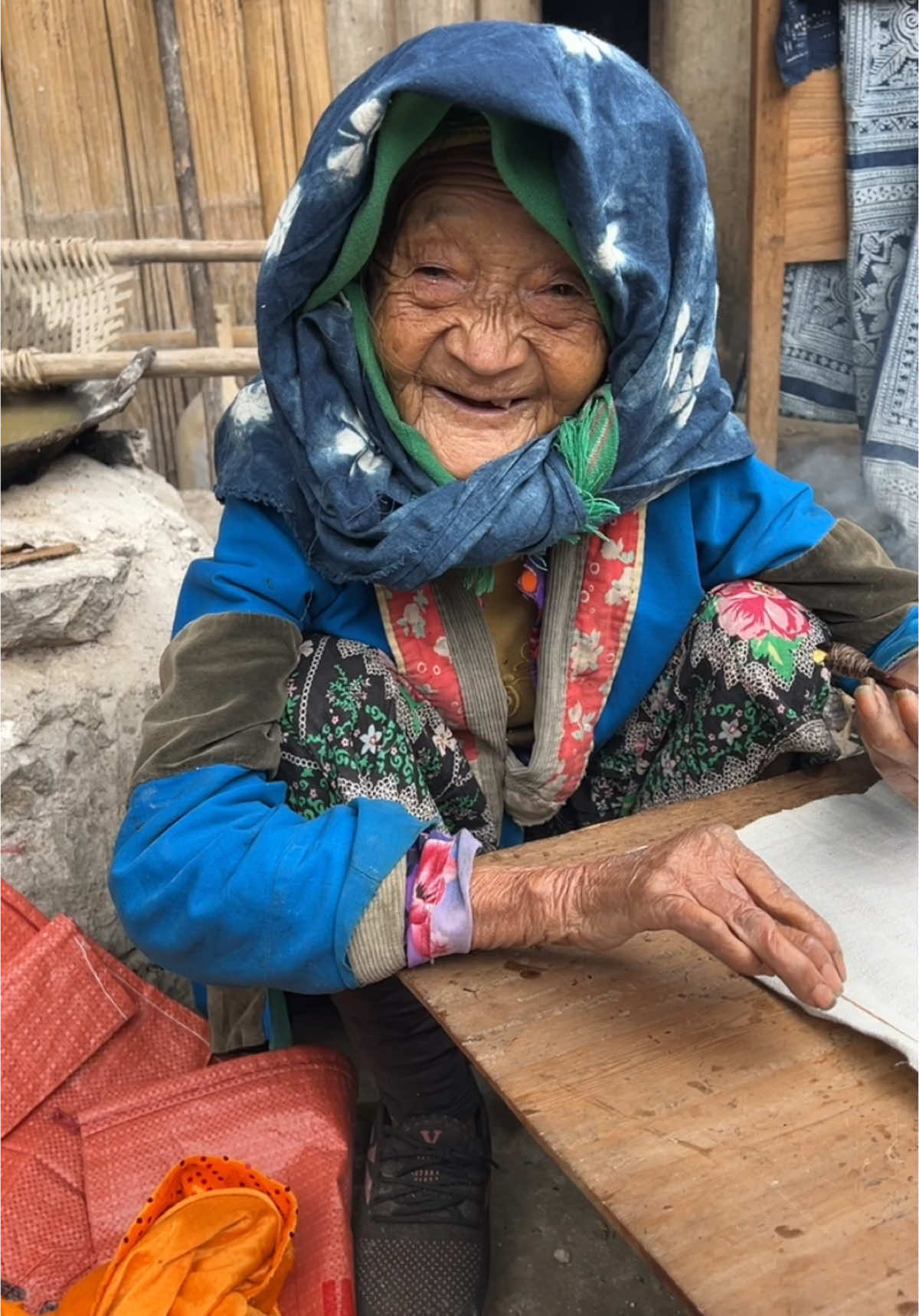 It’s the “hallo” for me 🥹 She was by far one of the cutest hard working ladies I’ve even met. #travel #vietnam #hagiangloop #elders #traveltiktok #abuela #worldtravel #Latinaswhotravel #travelvietnam #Travellife 