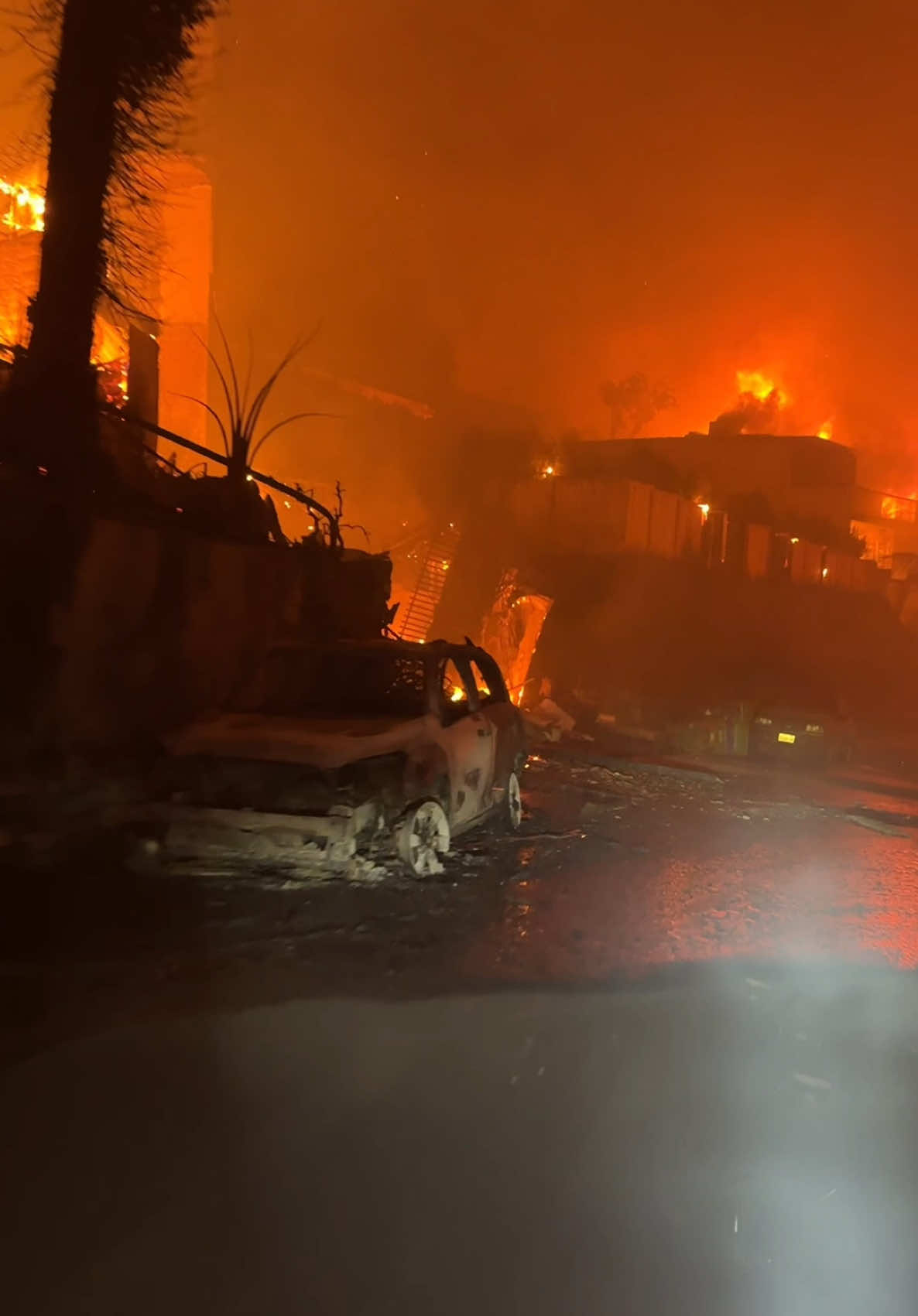 Pacific Palisades fire 2025. Looked like a war zone #fire #malibu #pacificpalisades #palisadesfire #news #media #bikes #crazy #wildfire 