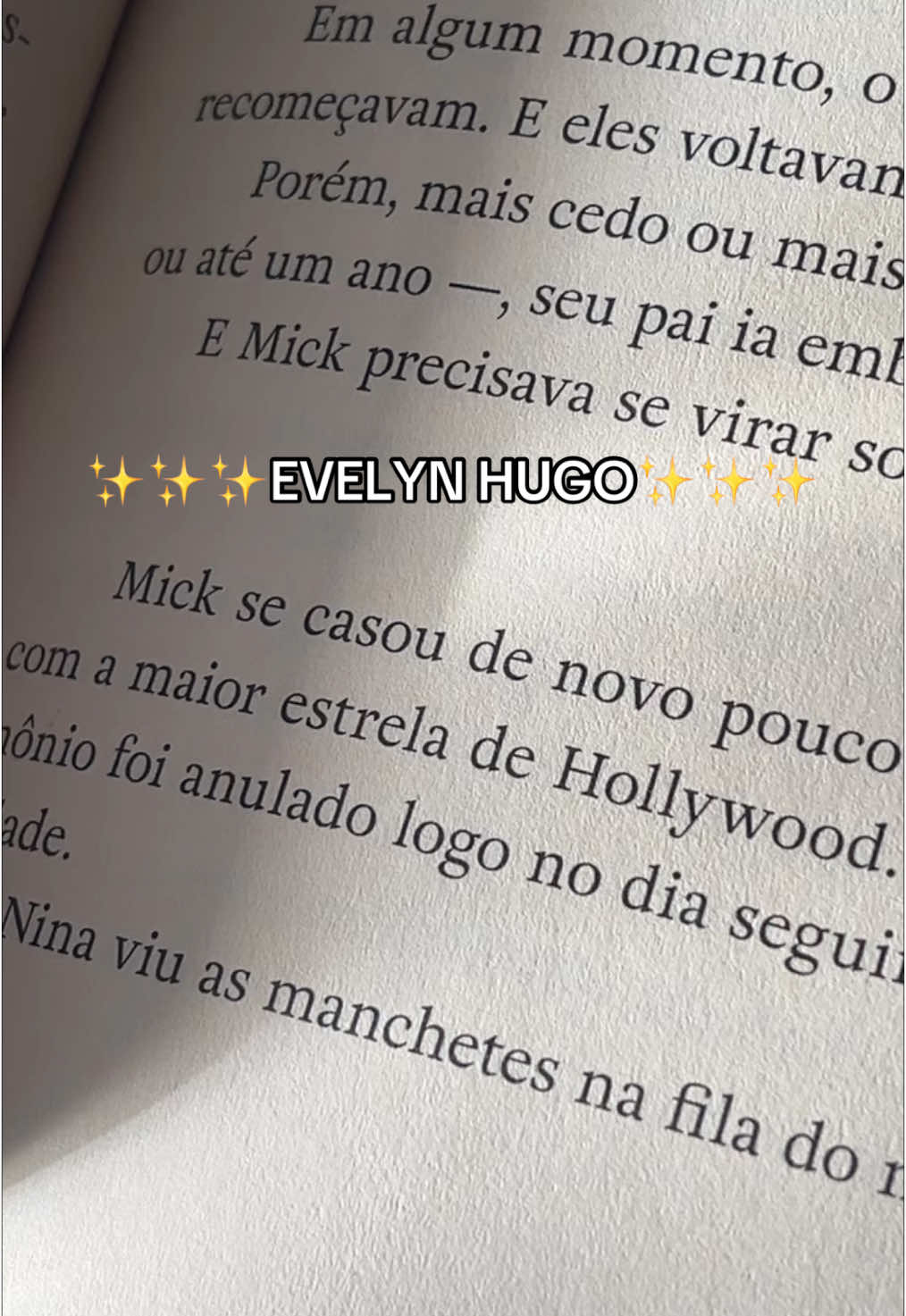 fico assim toda vez que ela é mencionada😻💕 #BookTok #evelynhugo #maliburising #maliburenasce #livros 