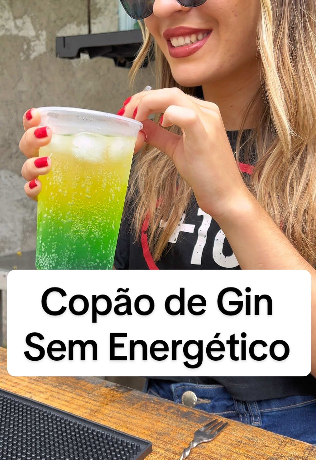 Você prefere copão com Gin ou Whiskey? Comenta aí! Manda para o seu amigo que gosta de copão! ‼️ Quer aprender a fazer drinks incríveis e super fácil, clica no link na Bio e adquira meu ebook! . . . #instagram #tendencia #instalike #reels #viral #litoralnorte #bebidas #caraguatatuba #drinks #copao #copão #gin #whisky #energetico #baile #funk #Mc #viralvideos #receitas #ebook #dicas #insta #Brasil #bar #bartenders #tik_tok #tiktoknews #tiktok #tiktokviral 