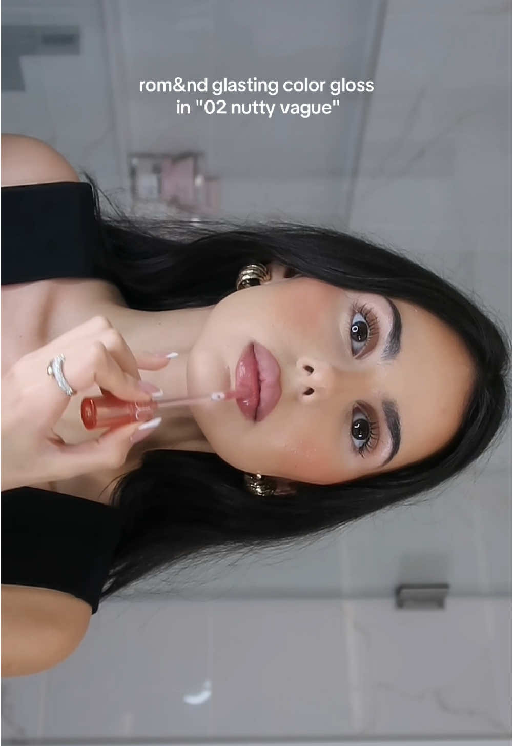 this gloss>>  #fyp #grwm #makeup #makeuptok 
