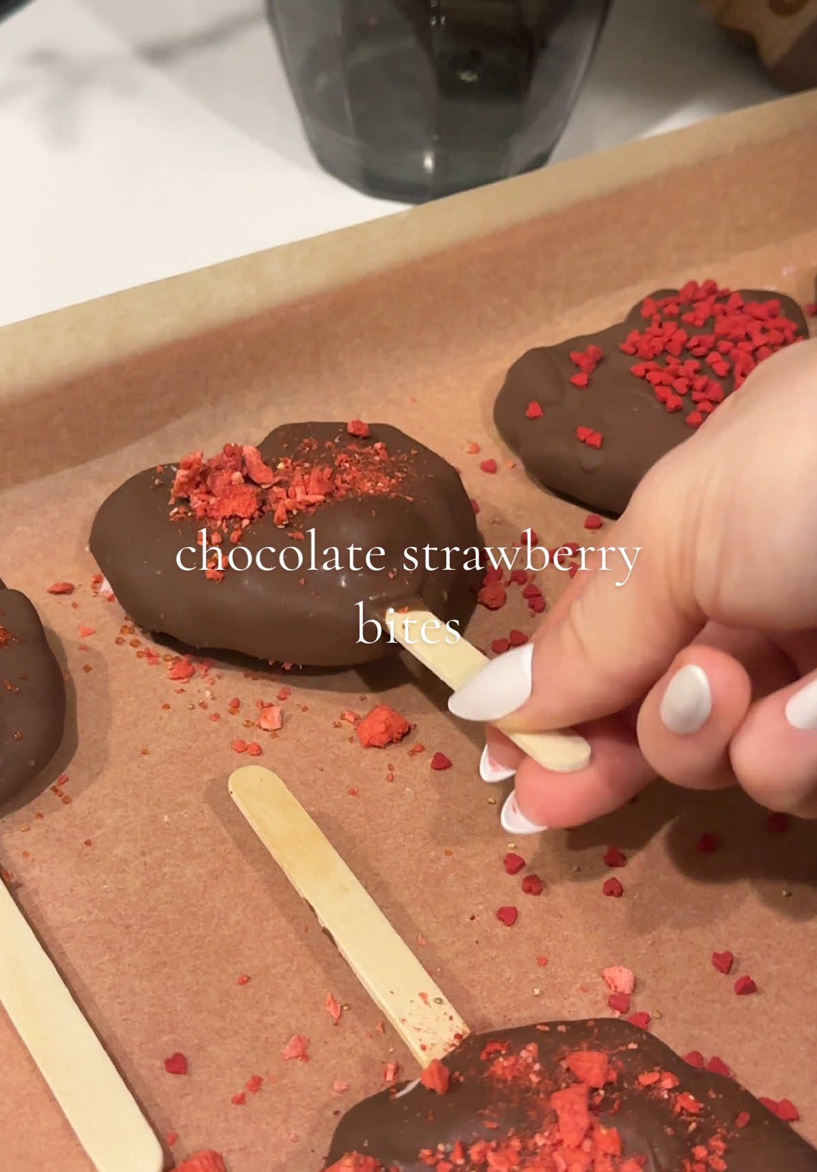 These were so fun and easy to make😋 🍓 #asmr #chocolatestrawberry #snackidea #snacks #dessert #chocolate #organized 