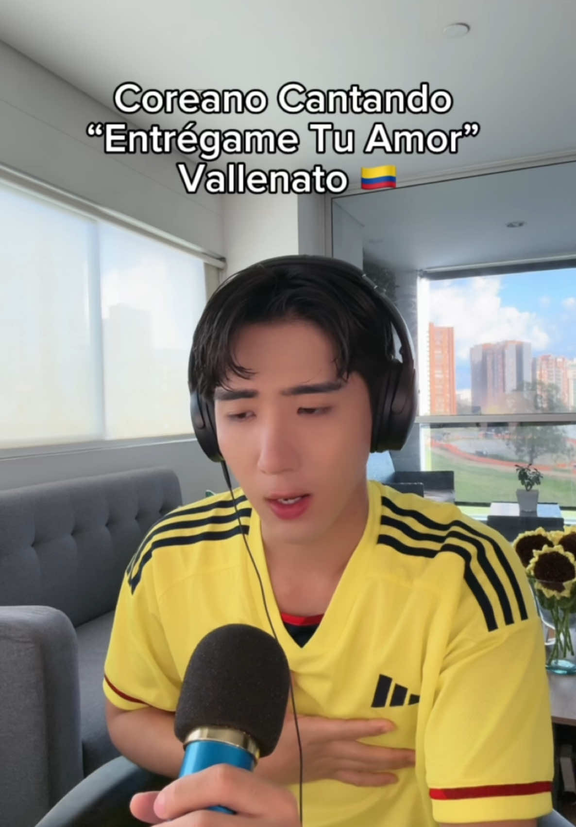 ¿Cuál canción quiere que cante para el siguiente? 🤭 | Síganme para más videos 🫶🏻 . . . #fyp #coreano #latino #colombia #medellin #vallenato #entregametuamor #losinquietosdelvallenato #sargentojunior 