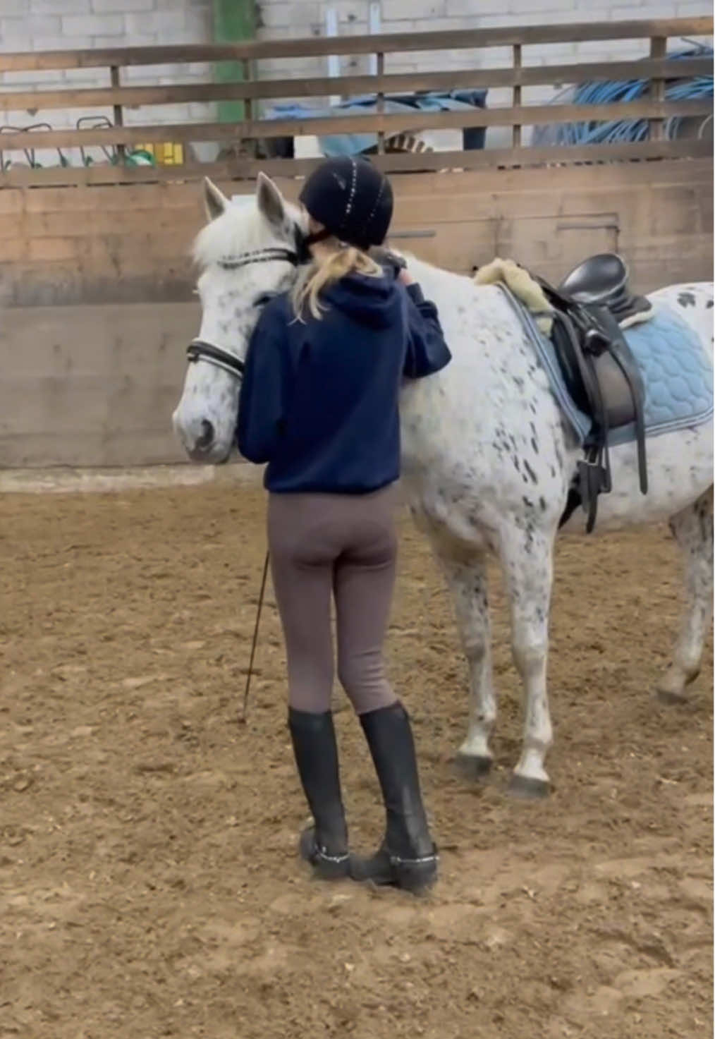 time flies🥹♥️ 2 års dag med min yndlings idag!! Kunne ikke ønske mig en bedere pony♥️ #2years #horse #yndlings 