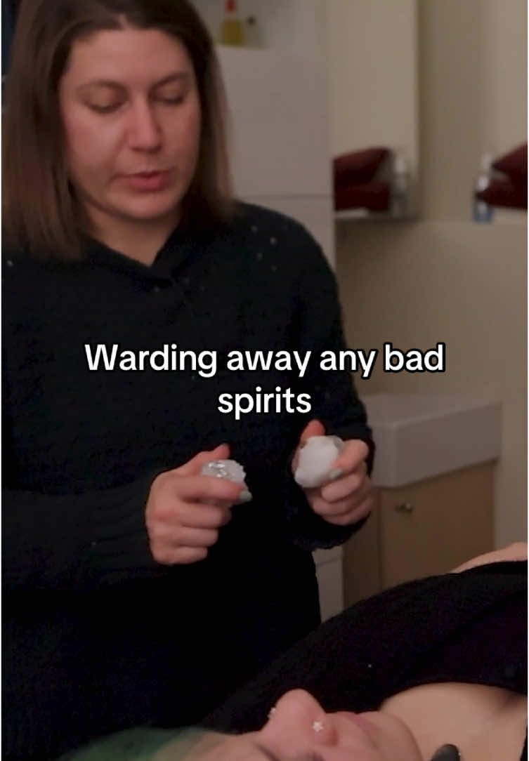Let’s clear the aura to get rid of all the bad vibes #asmr #reiki #asmrroleplay #fyp #relax #oddlysatisfying #woo 