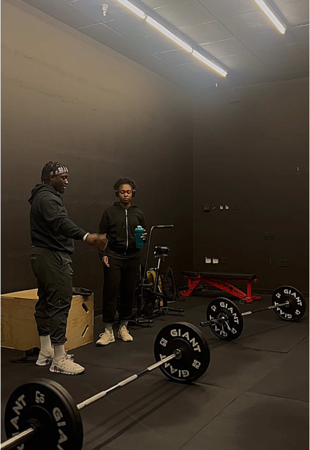 Consistency = RESULTS Why?  The real change happens over time, not overnight. It’s about showing up, putting in the work, and letting the process do its thing.  Instant gratification 🙅🏾‍♂️ That’s the enemy of lasting success. Quick fixes might feel good now, but they won’t get you where you really want to go.  Stay focused, stay patient, and watch how far your hard work takes you.  🚫🦆 #Bonafidefit #seattlepersonaltrainer #personaltrainer #fyp #fitnessmotivation #fitnessmodel #consistencyiskey #gymmotivation #strengthcoach #back #glutes #legday #dontduckthework #gymshark66 #GymLife #gym #trusttheprocess