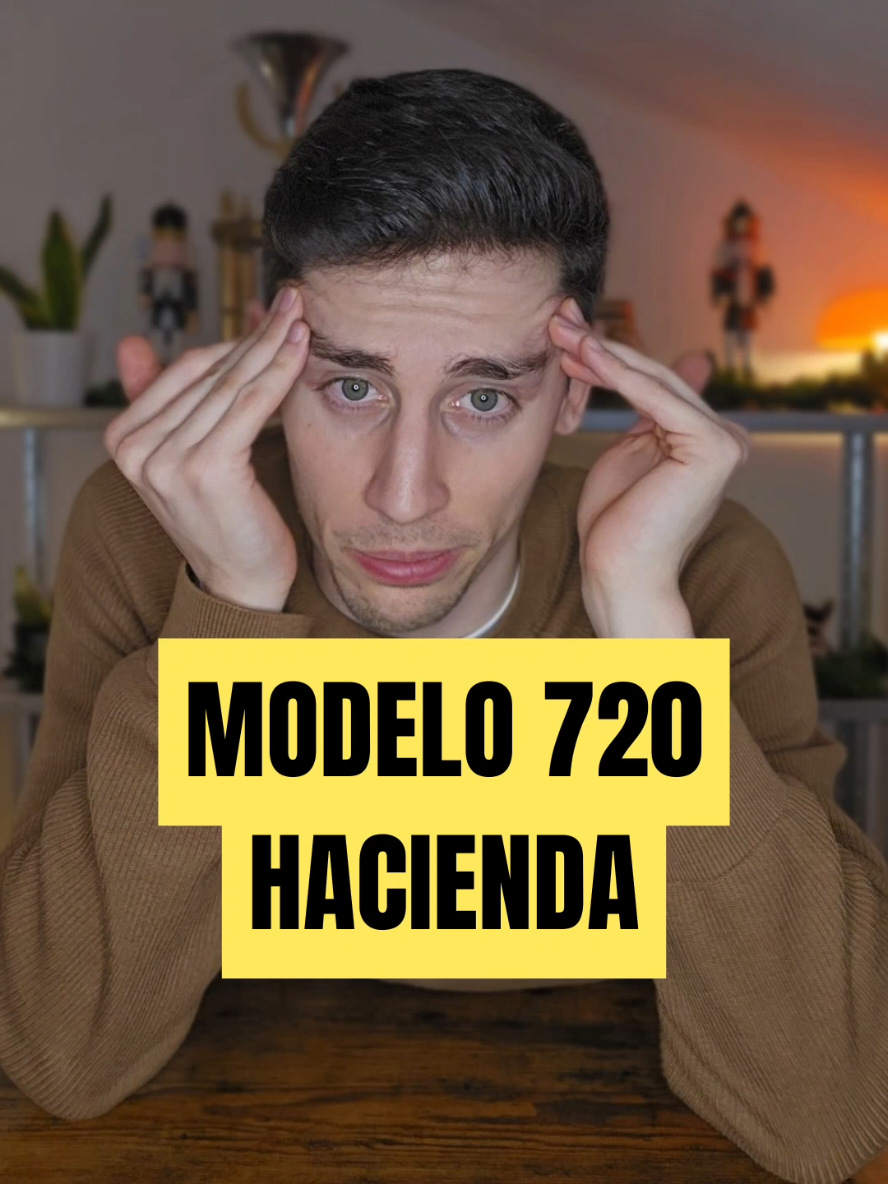 Hacienda no perdona‼️ Si tienes inversiones o dinero en un broker o banco extranjero por valor superior a 50.000€, tienes que presentar a Hacienda el modelo 720 antes del 31 de marzo de 2025 para informarles de cuánto dinero tienes fuera. En caso de haberlo presentado el año pasado estarás obligado a presentar siempre y cuando el dinero o las inversiones que tengas en el extranjero superen los 20.000€. 👉🏻Recuerda seguirme para aprender sobre economía, finanzas e inversión. #impuestos #hacienda #economía 