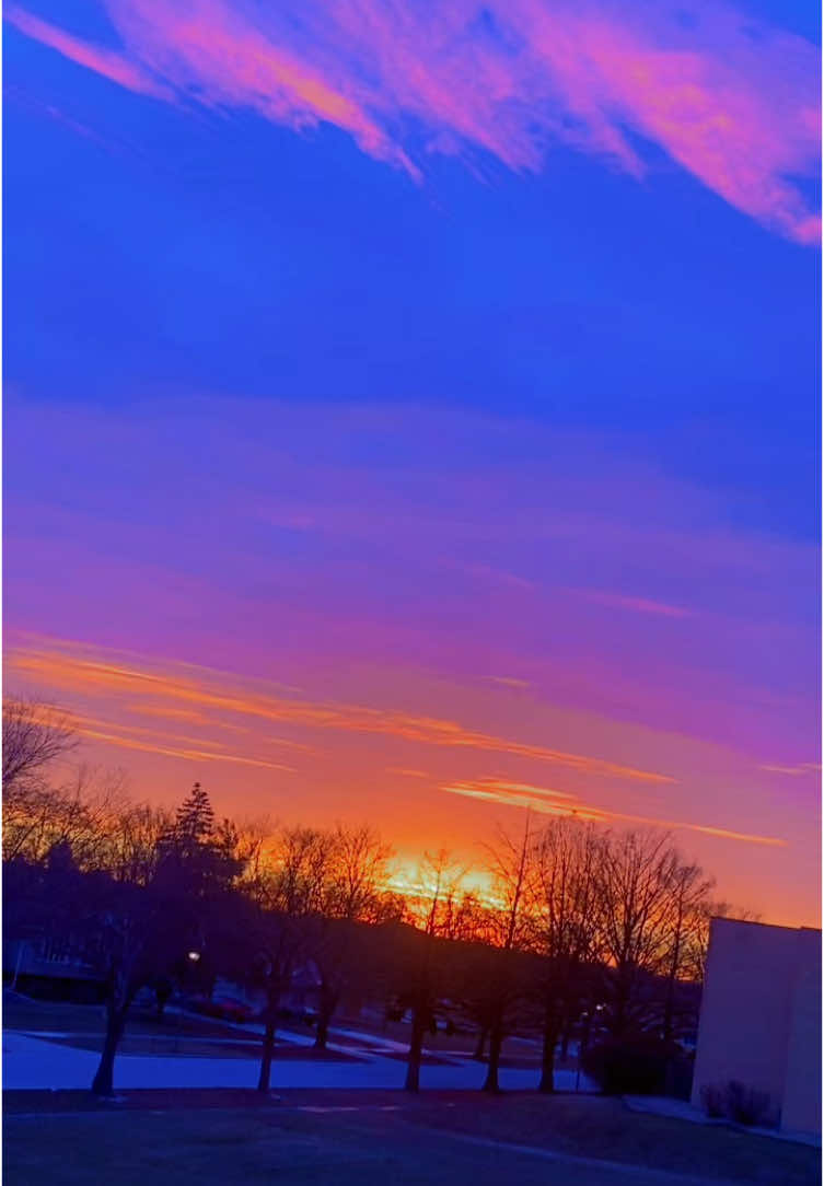 God creation is so beautiful 😍🥰 #sunset #beautiful #sky #sunsetlover #fyp #foryou #foryoupage #foryoupageofficiall #godcreation #nature #beautifulsky #beautifulview 