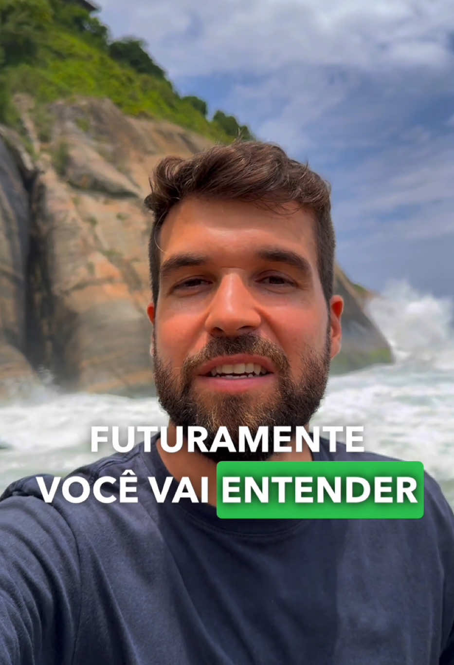 Futuramente você vai entender, apenas continua caminhando, entrega nas mãos de Deus e deixa Ele agir.