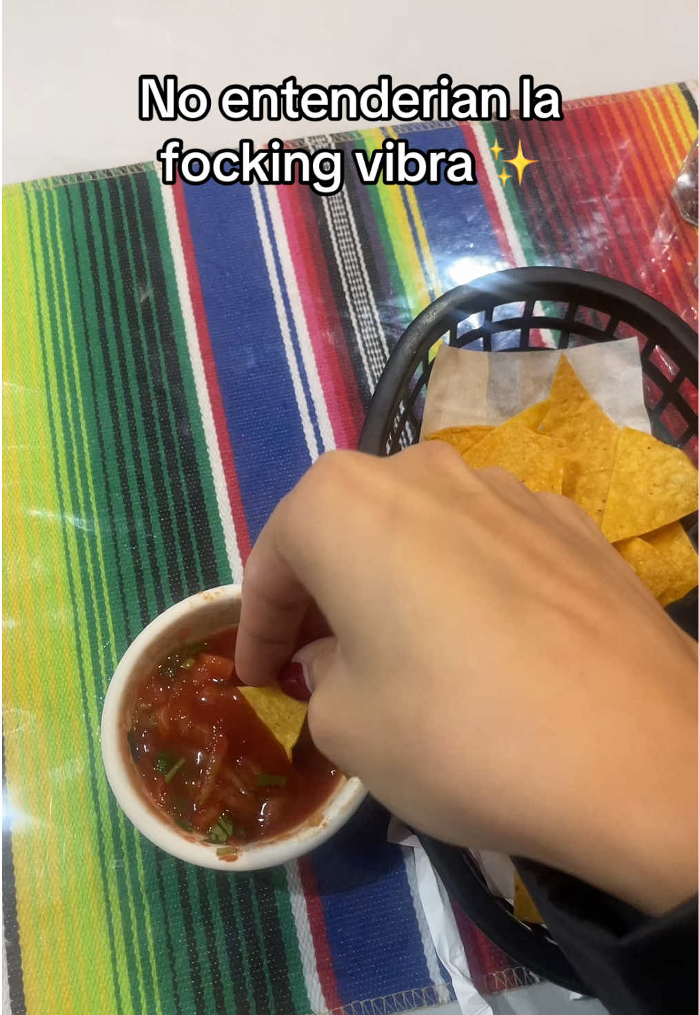 Restaurantes que todavia dan chips & salsa gratis > 💓🇲🇽 #mexicana #mexicanfood #mexicanrestaurant #latina #growingupmexican 