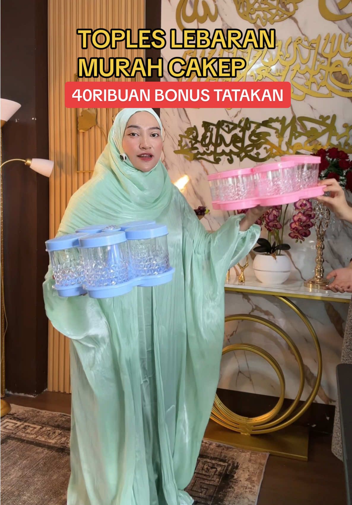 “Mom, udah siapin toples buat Lebaran belum? Nih ada toples cantik banget, cocok buat kue-kue spesial di rumah. Harganya cuma Rp 50 ribuan aja! Dijamin bikin meja tamu makin estetik dan tamu makin kagum. Jangan sampai kehabisan ya!”😍😍. . #toples #topleslebaran #topleslebaran2025 #toplesmewah #toplesaesthetic #toplesestetik #toplesakrilik #toplescalista #yearendsale #wibgajian #GebyarbelanjaDesember #cuantanpabatas #megaguncang1212 #TikTokCreatorSearchInsightsIncentive 