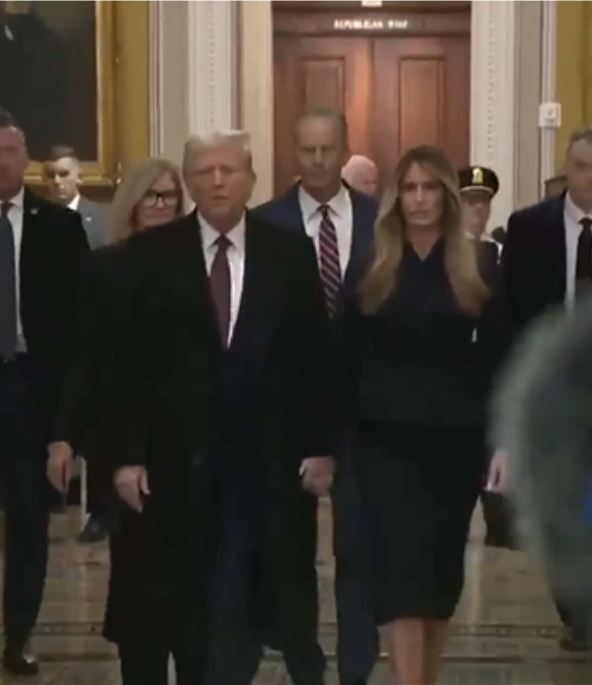President Trump briefly addresses reporters at the Capitol today, Melania by his side ❤️ #DonaldTrump #MelaniaTrump #jimmycarter #PresidentTrump #FirstLady 