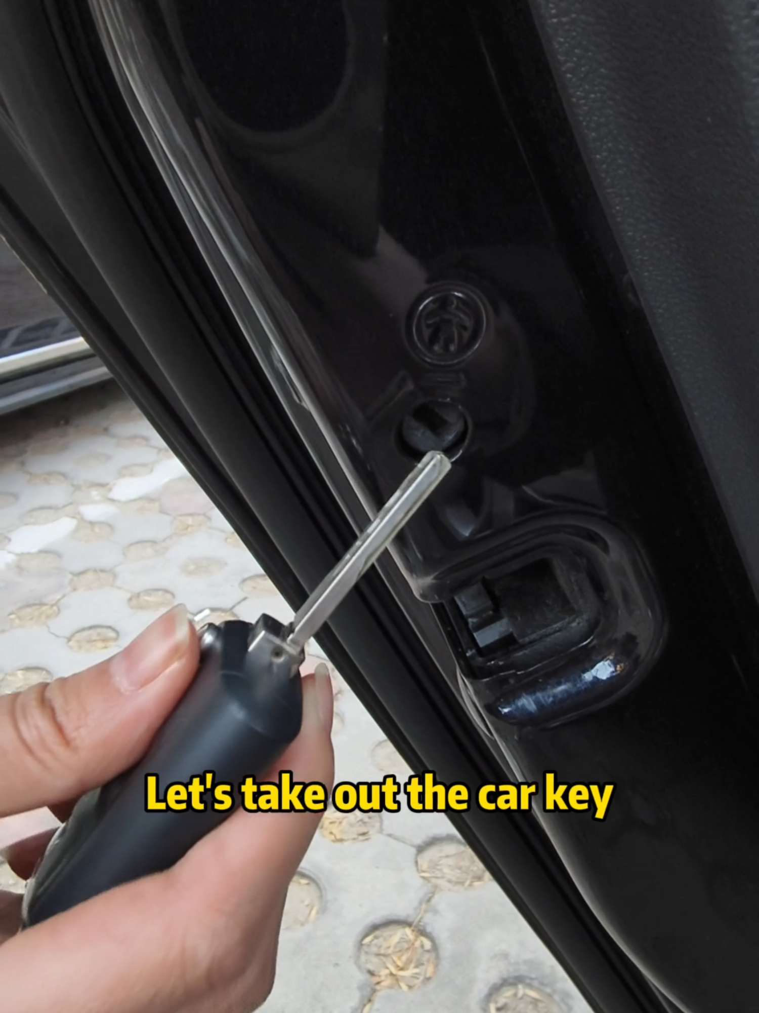 How to turn on the car's child lock, automatic locking, and car refrigerator functions?#driving #skills #tips #knowledge #fpy