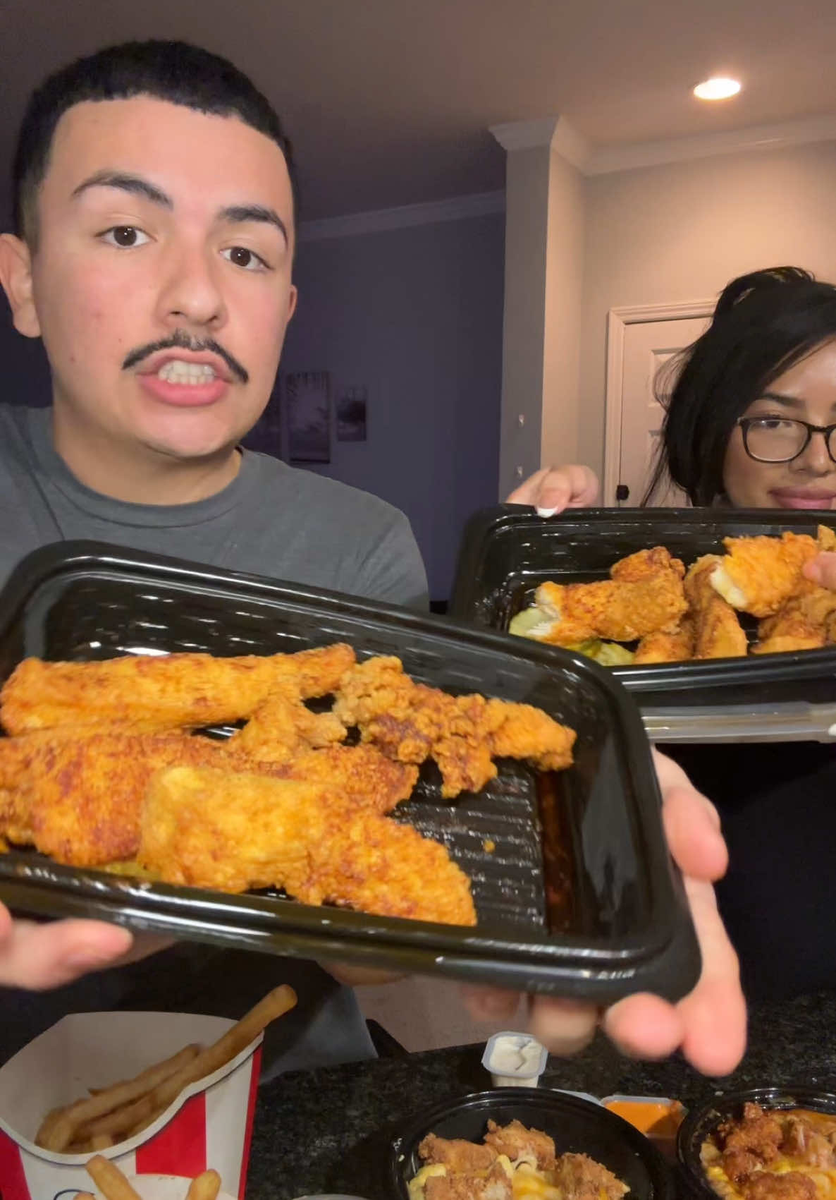 KFC mukbang w my pookie 💕@Leslie #mukbangeatingshow #mukbang #foodtiktok #kfc #kfcnashvilletenders #foodietok 