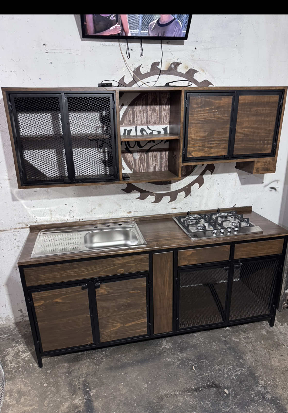 Estilo industrial para tu cocina👨‍🏭🪵 Trabajos a medida🪵 #cocinaintegral #muebles #estiloindustrial #rustico #viralvideo 