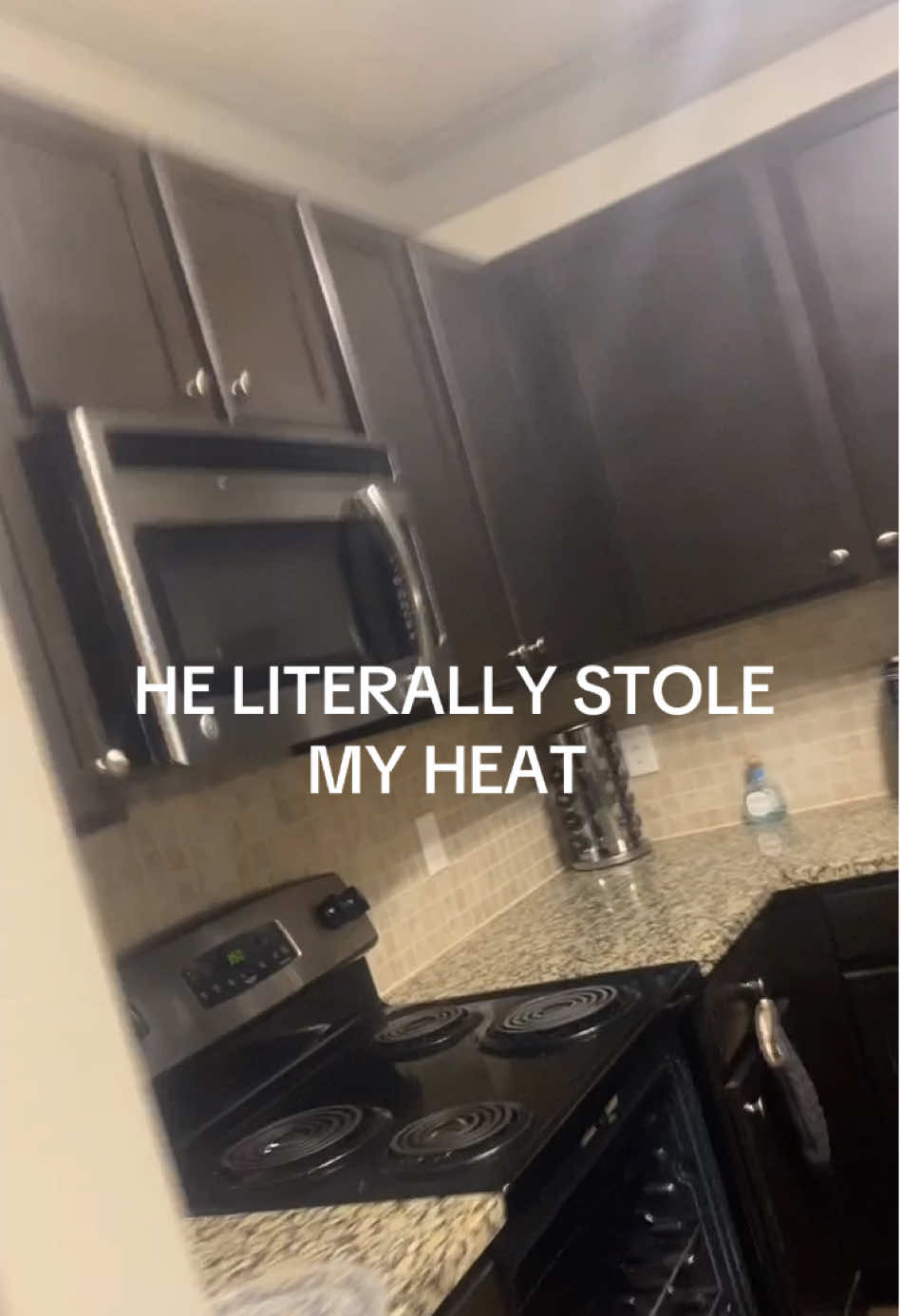 HOW DO U STEAL HEAT ????!! #stole #heat #stolemyheat #fyp #winter #cold #toxicrelationship #men 