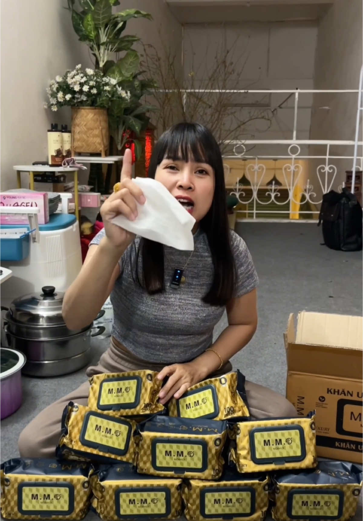 Thùng 10 hộp khăn giấy ướt cao cấp chỉ hơn 100k #khanuot #khanuotkhongmui #khanuotvesinh #hahienhoa1 #nhacuadoisong #xuhuong #thinhhanh 