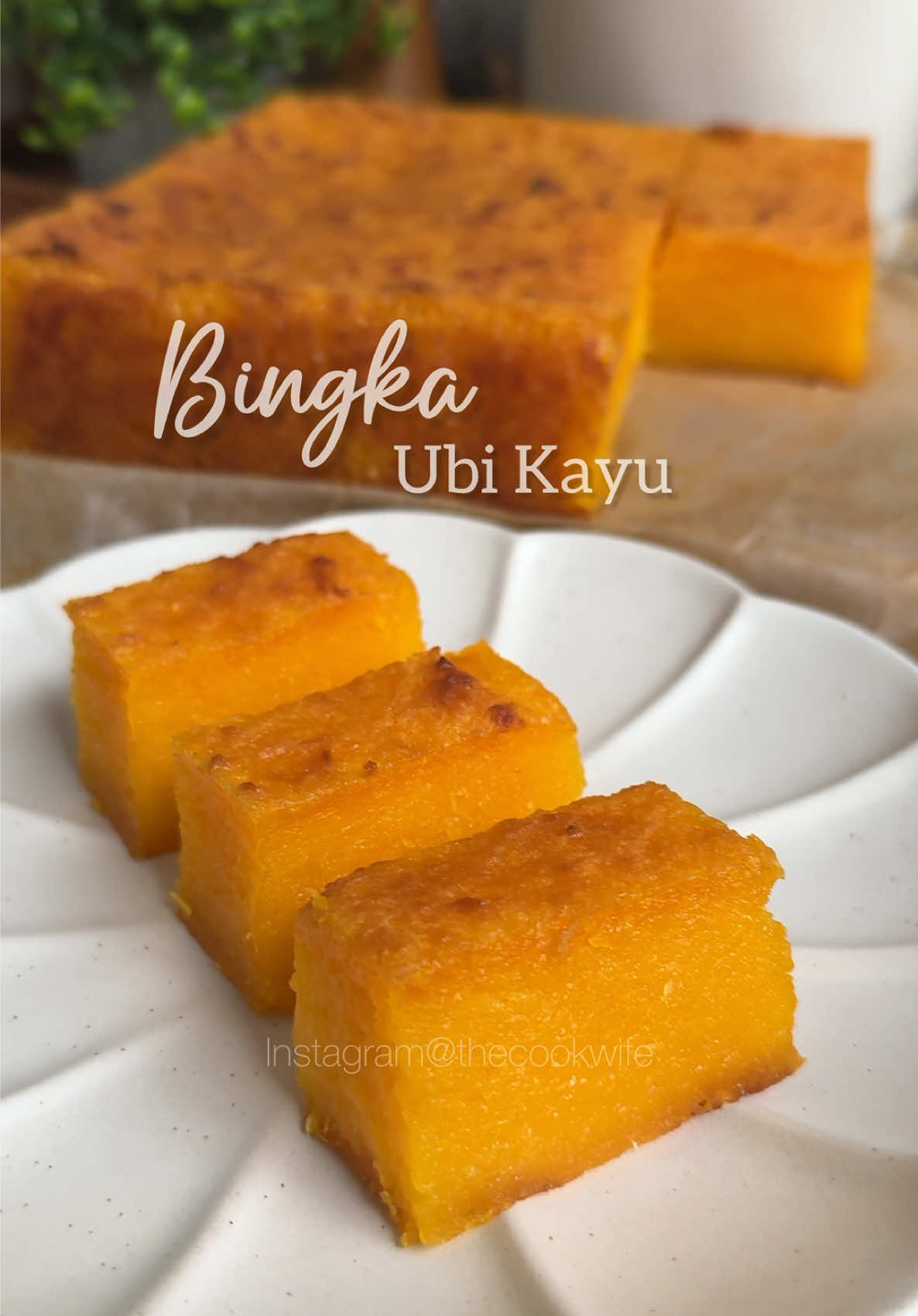 Bingka Ubi Kayu🥥 Kuih lejen susah nak jumpa orang jual sekarang. Gigih buat sendiri🤗 🔅2kg ubi kayu parut 🔅4 cawan santan 🔅1 sudu kecil pewarna kuning 🔅1 sudu kecil garam 🔅400gram gula pasir 🔅2 sudu besar minyak masak Loyang size 26cm x 26cm (ikut oven masing2) #fyp #fypシ #fypシ゚viral #reseptiktok #resepisimple #resepimudah #resepi #masakanrumahan #bingka #kuihmuihtradisional 