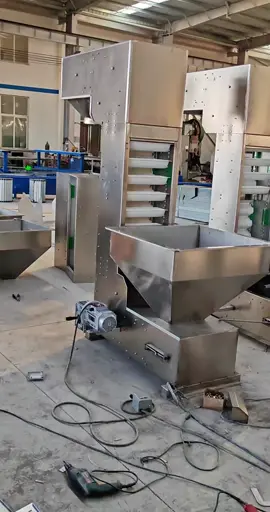 Z type hopper elevator, 304 stainless steel material, customizable size #conveyor #liftingconveyor 