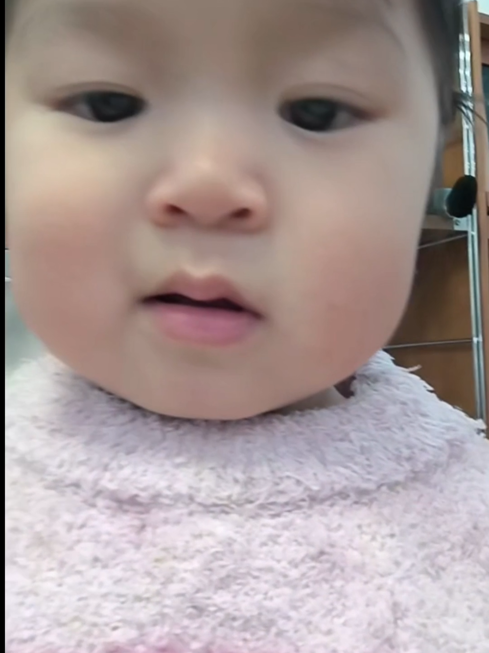 I'd love to listen Baozhu sing  all the timeee 🥺 Suranya imut sekaliiii adik baozhu 🥹 Credit: Baozhu's Live on TikTok #baozhu #babybaozhu #pearl #babypearl #parel #cutebaby #bayilucu 