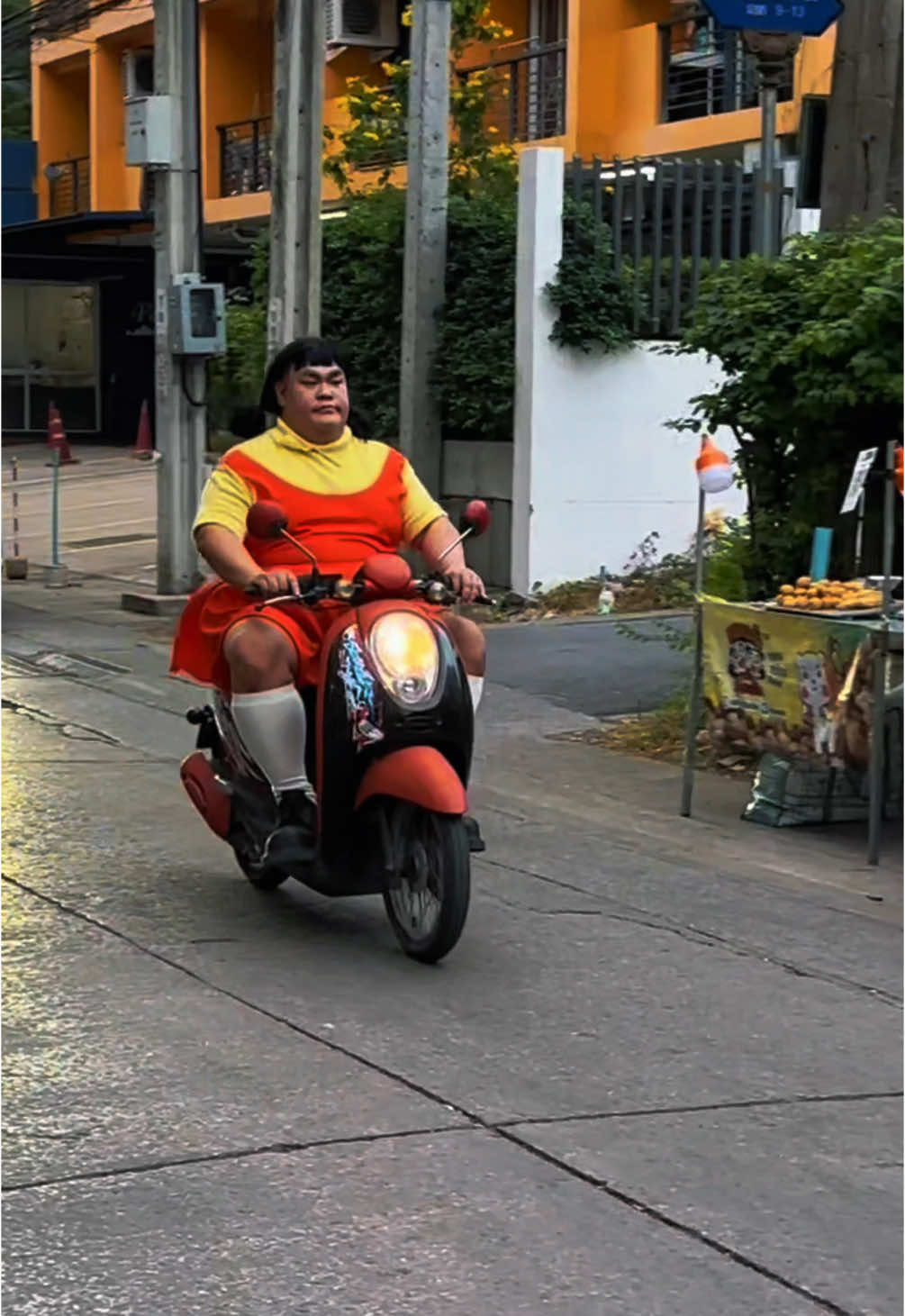 Only in Thailand you can play squid game on the streets 😍🇹🇭#sandrotaod #thailand🇹🇭 #bangkok #sandro #sncsandro #tiktoktravel 