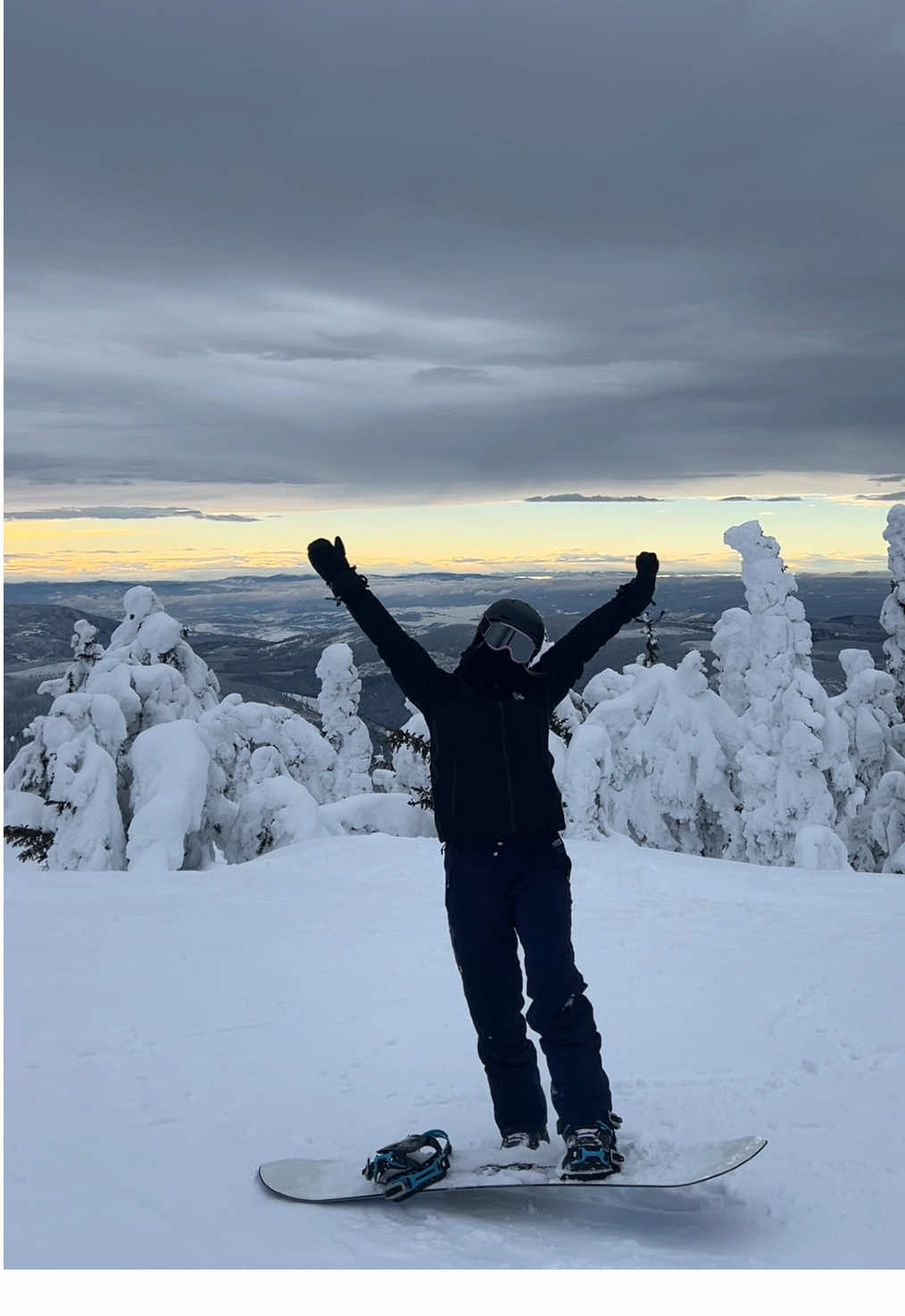 Little work vlog and my long distance bestfriend visiting me! #sunpeaks #socialmediamanager #dayinthelife 