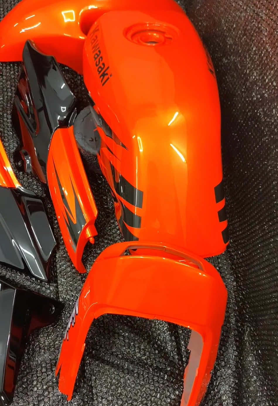 Oren sunkis yang menggoda 😁 #repaint #fypシ゚viral #catmotorpku #catbodininja #ninjass #bodininjass #ninjass150 #kawasakininja #2stroke #ninjasspekanbaru #vaporblasting #uirpekanbaru #catbodirxking #repaintbodyrxking #fypシ゚viral #warnakreasi #pekanbarutiktok #umripekanbaru #pekanbaruhits 