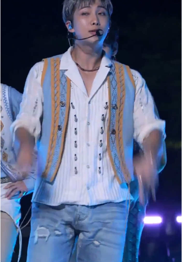 Joon🥹🩵🩵 最後までなくてナムペンさんには申し訳ないけど😭🙏 ラプラの中だとナムリンが1番好きやなぁ🥰 というかジョングクの次に好きかも！🤔💓 上半身鍛えだしてから高身長なの映えるし、すごい短髪にした時(坊主じゃなくて)めっちゃ似合いすぎててキュンやったもん🥺💕 #BTS #방탄소년단 #バンタン #RM #namjoon #kimnamjoon #ナムジュン #大人army #グクペン #jungkook #ジョングク #army #armybts #v #taehyung #テヒョン #テテ #hot #おすすめ #permissiontodance 