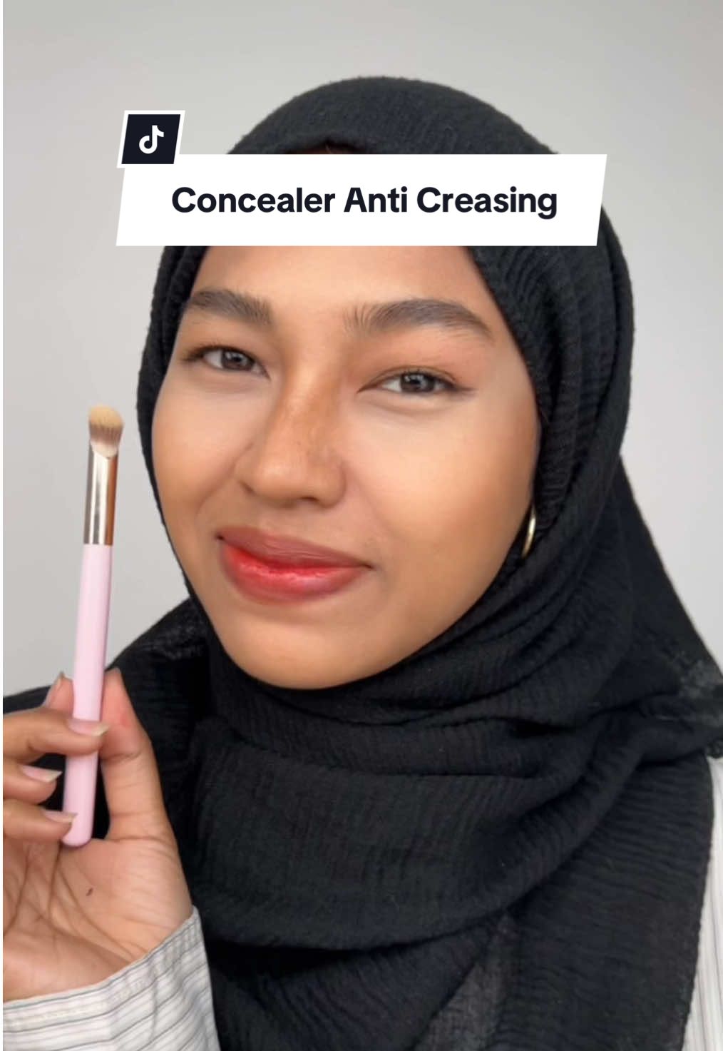 Concealer anti creasing!  #MAANGE #MAANGEbeauty #MAANGEtools #viral #pilihbrushpilihMAANGE #racuntiktok #makeup #recommendations #rekomen #maangebrush #brush #maangesetbrush #makeuptools #brushmakeup #makeupbrush 