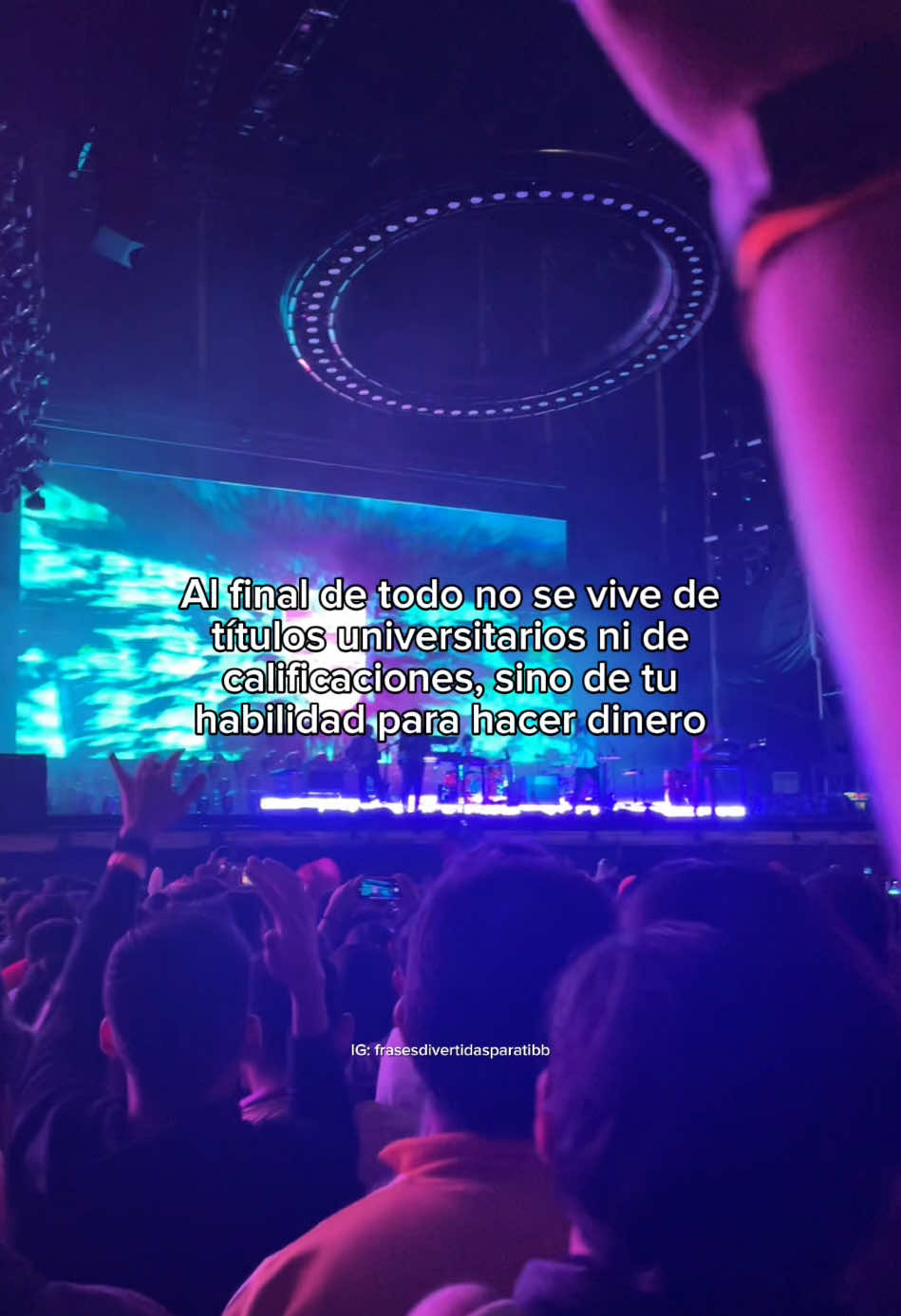 Al final de todo no se vive de calificaciones ni de títulos universitarios sino de tu habilidad para hacer dinero… #frases #concierto #habilidades #dinero #titulos #profesional #negocios 