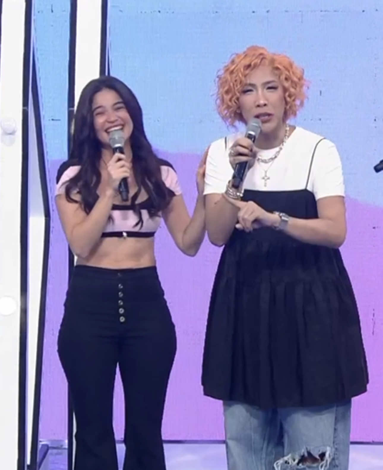 Ilang buwan ang kontrata mo, ate Anne? 😅 #ABSCBN #Kapamilya #ItsShowtime #ViceGanda #AnneCurtis 