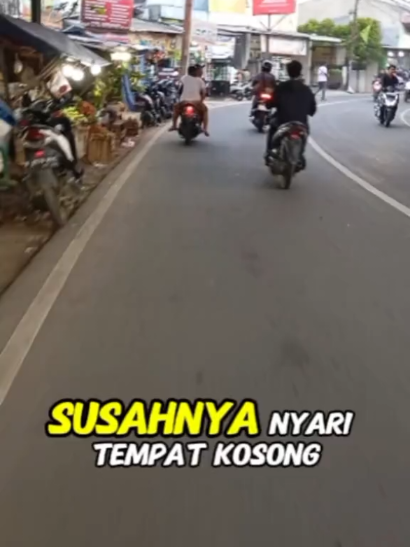 Lika liku cari lokasi warung Madura, susah susah gampang hehe.  juragan! dalam video Saya spill lokasi strategis, kalo berminat langsung chat ya, nanti saya share lokasinya. dan langsung bisa otw ke  lokasi 👍😁 #maduraviral #warungmadura #warungmadura24jam 