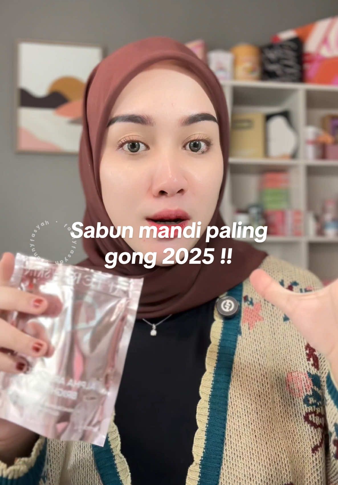 Emang sabunnya @OWNER AFTERMYSKIN 💖 gong bgt ‼️ buat kulit makin menyalany dapet bgt 😍 luv sekebon pokoknya 🫶🏻 #aftermyskin #sabunaftermyskin #aftermyskinsabun 